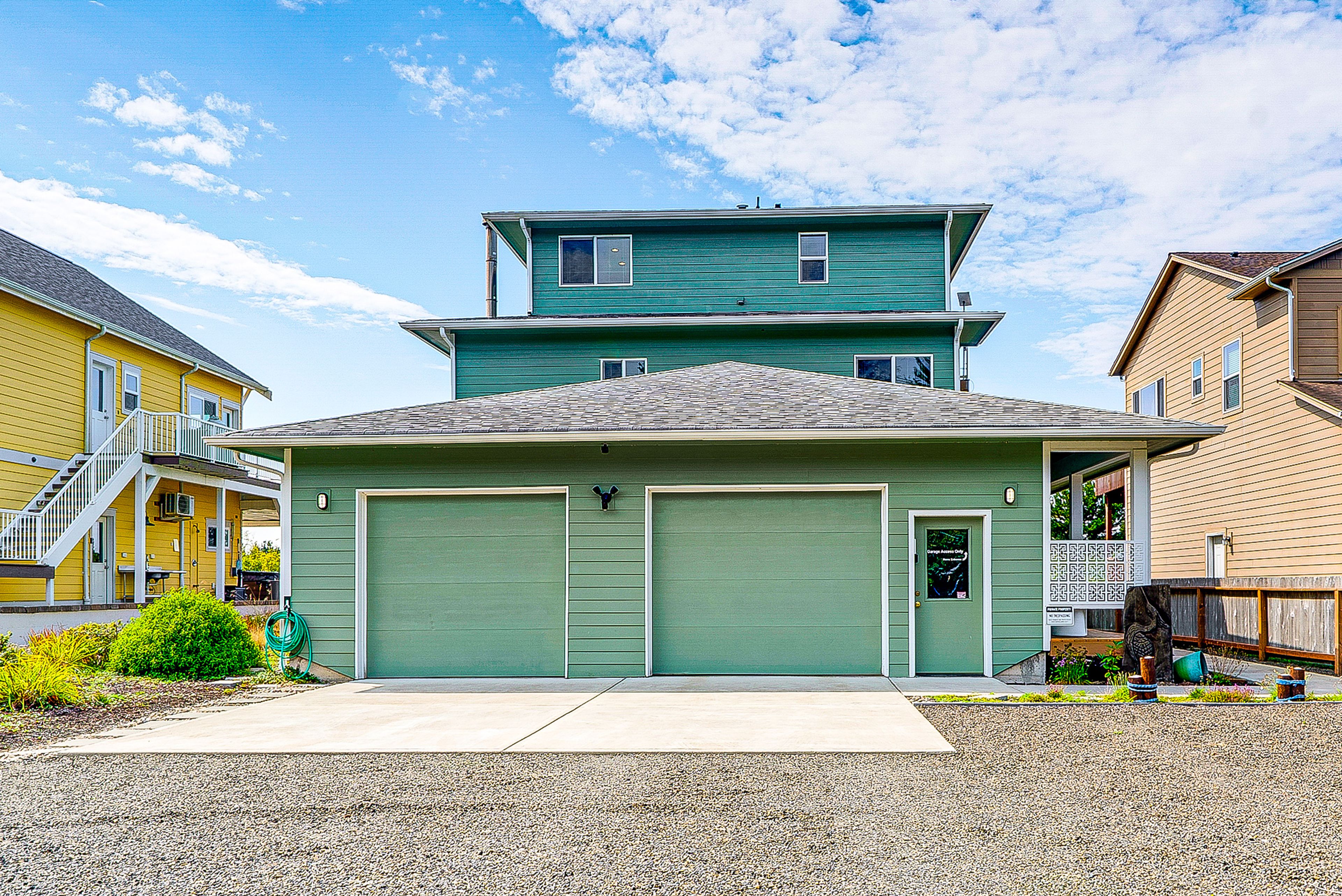 Parking | Driveway (2 Vehicles) | Gravel Pad (2 Vehicles)