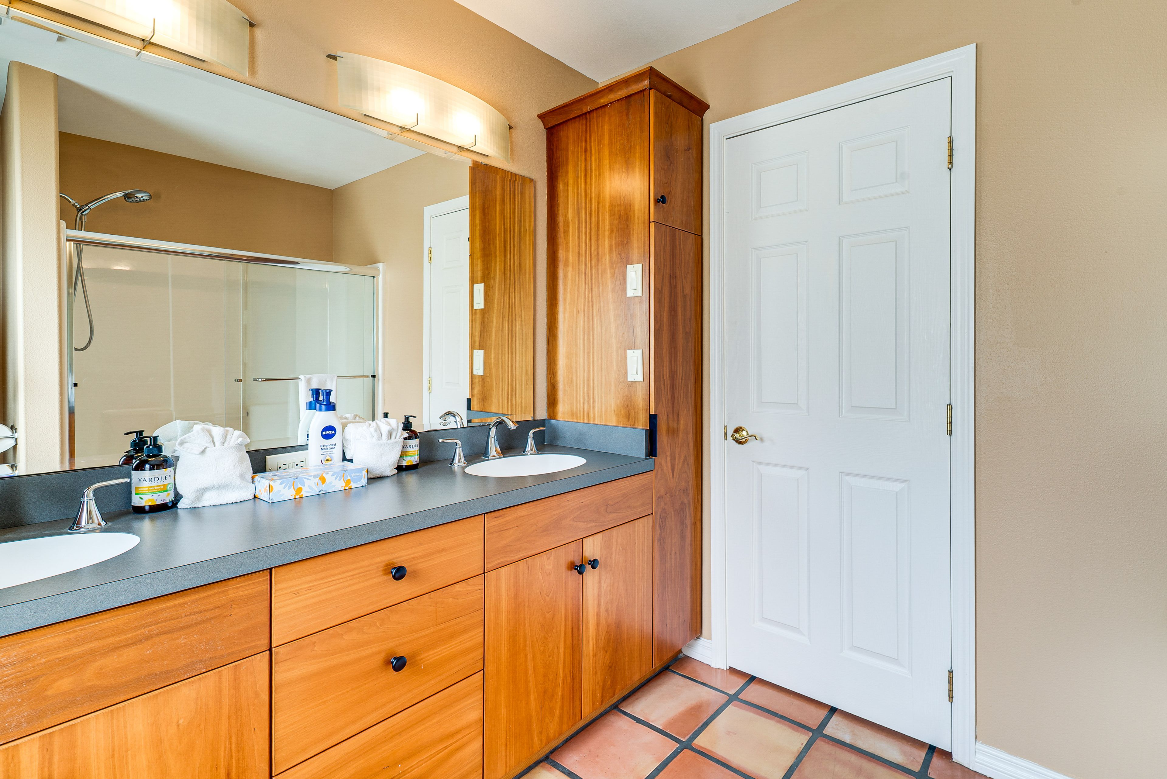 Bathroom | 3rd Floor