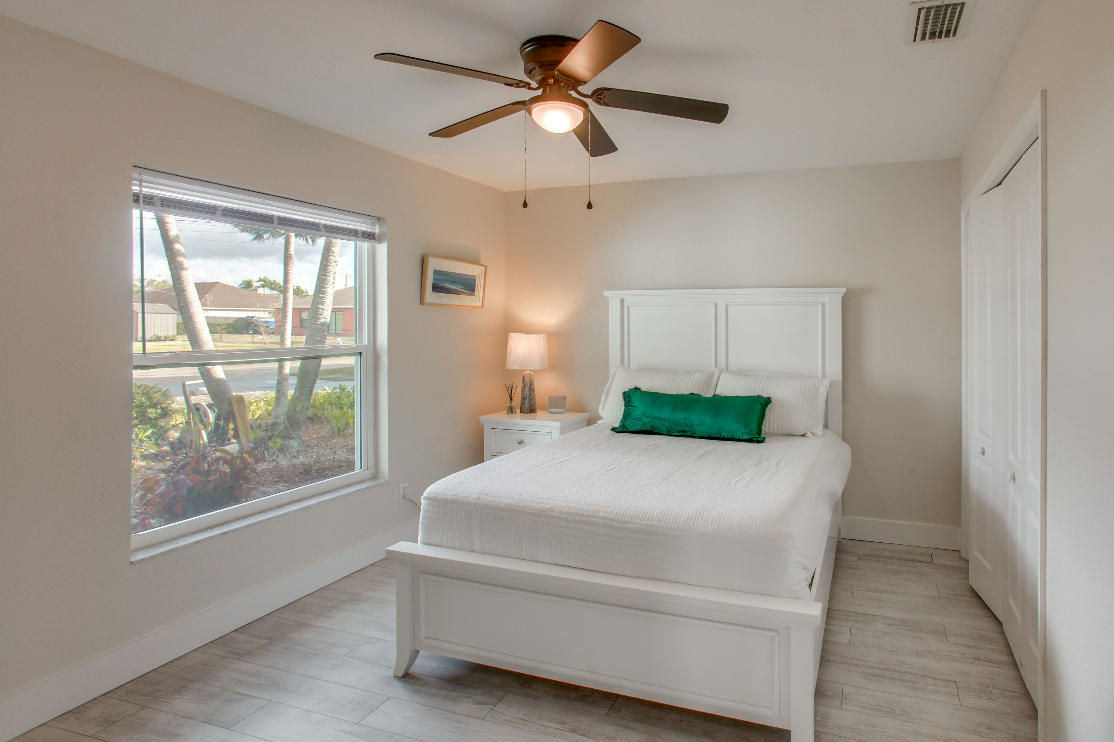 Bedroom 2 | Queen Bed