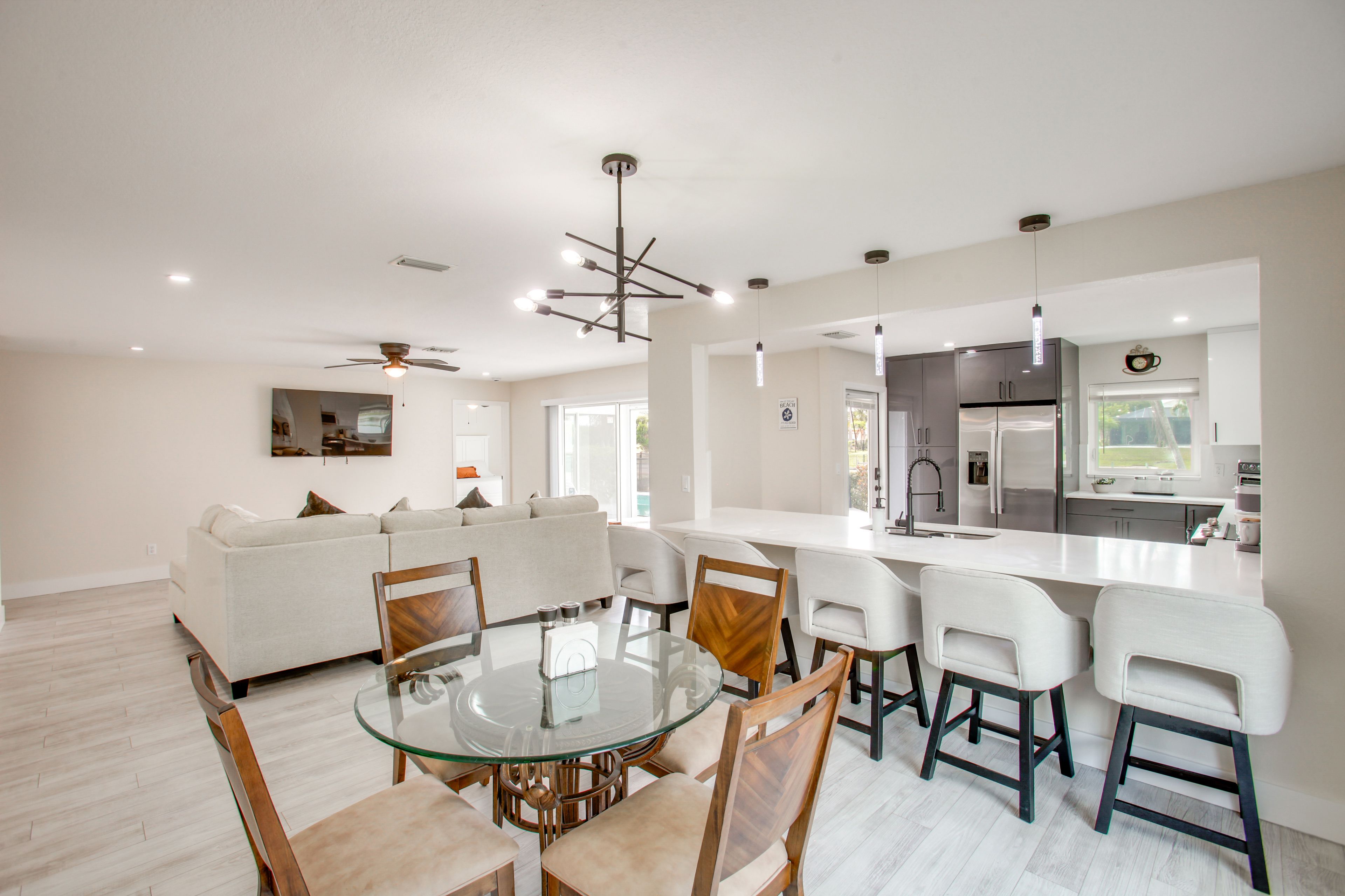 Dining Area | Dishware/Flatware