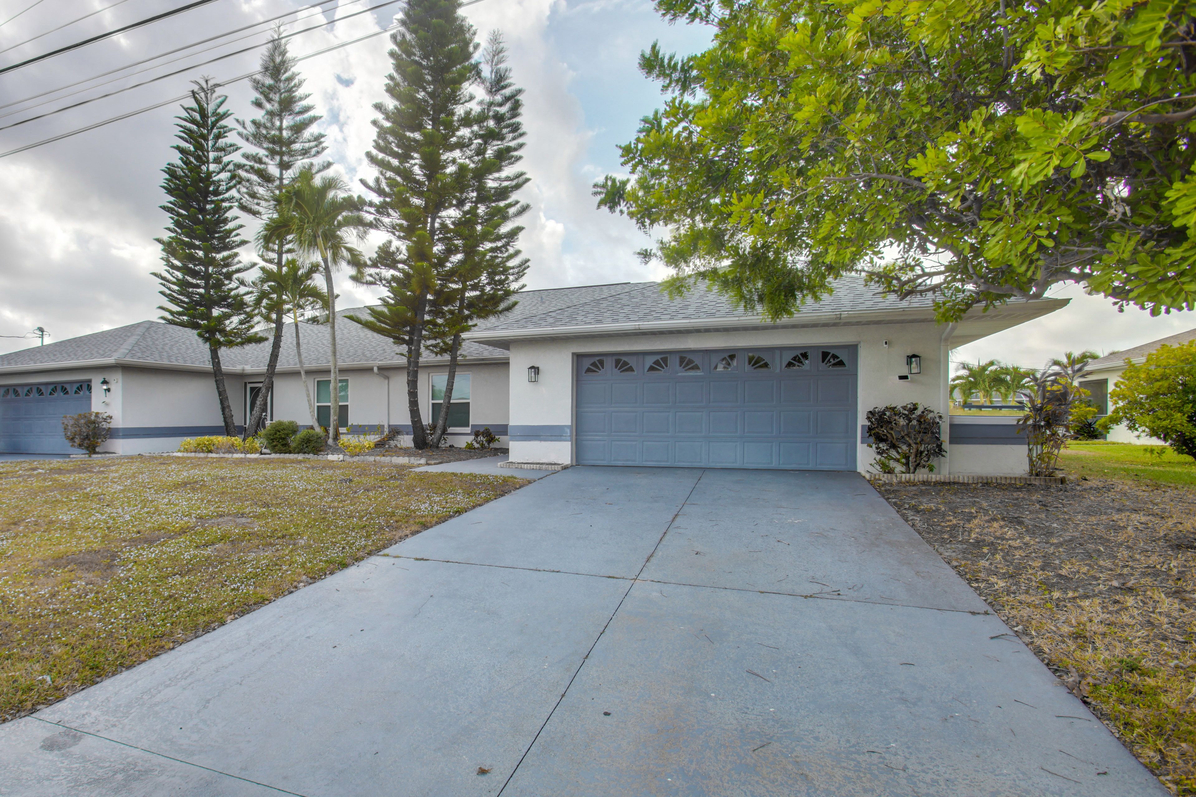 Exterior | Parking | Driveway (5 Vehicles)