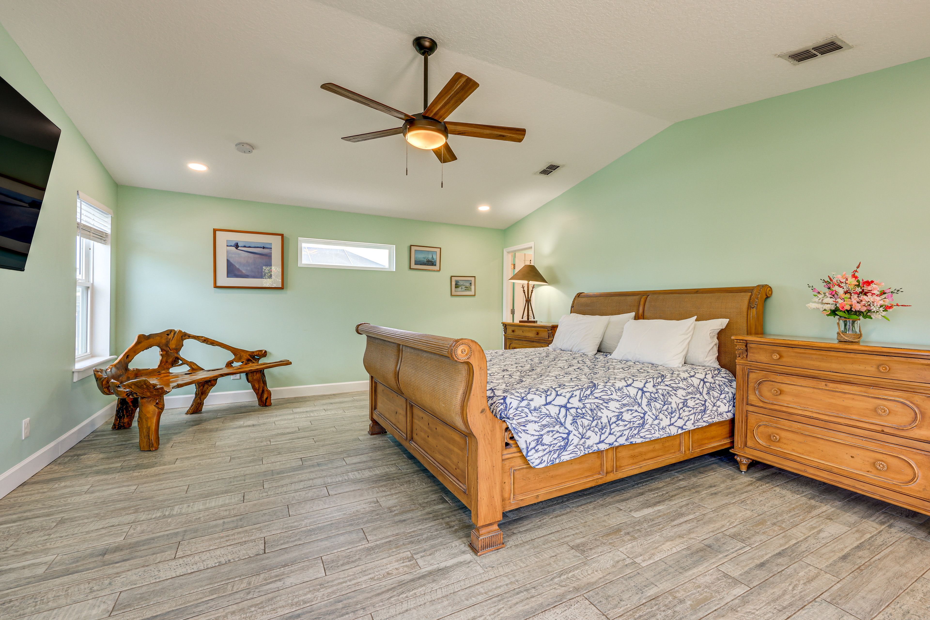 Bedroom 1 | King Bed | Linens Provided