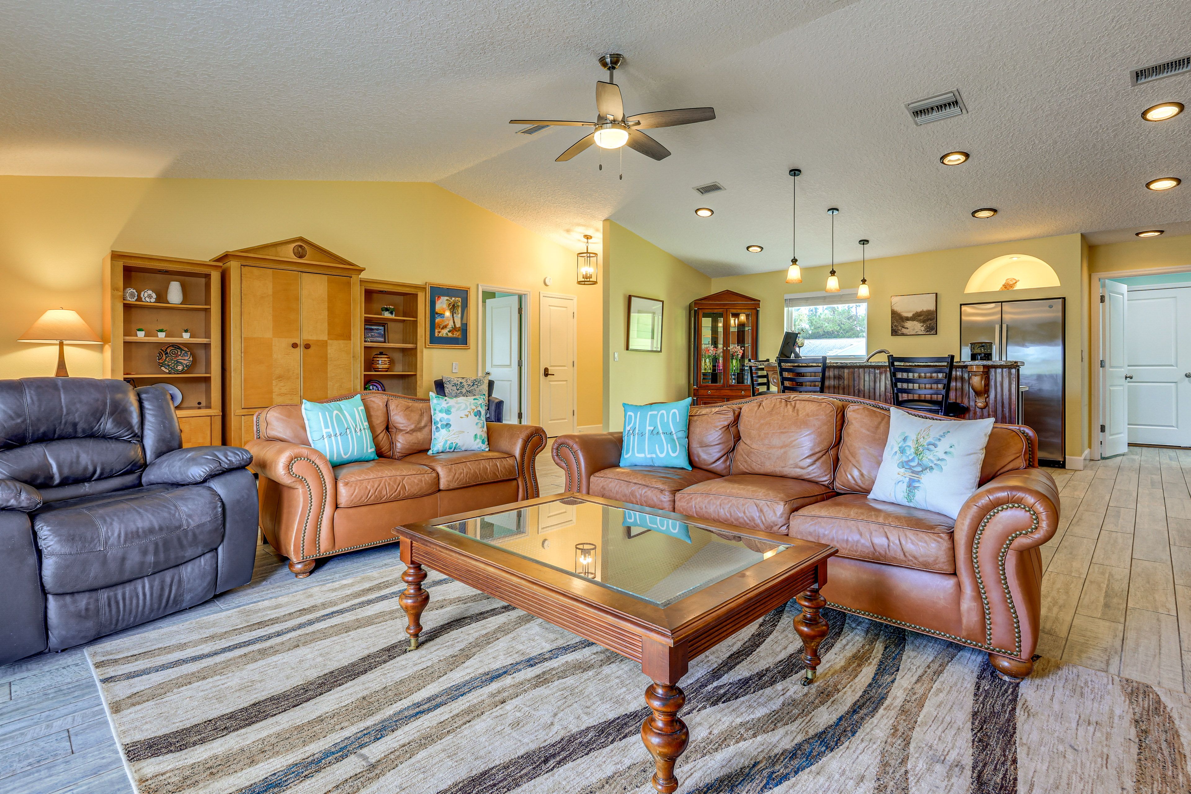 Living Room | Single-Story Home | Central A/C & Heating