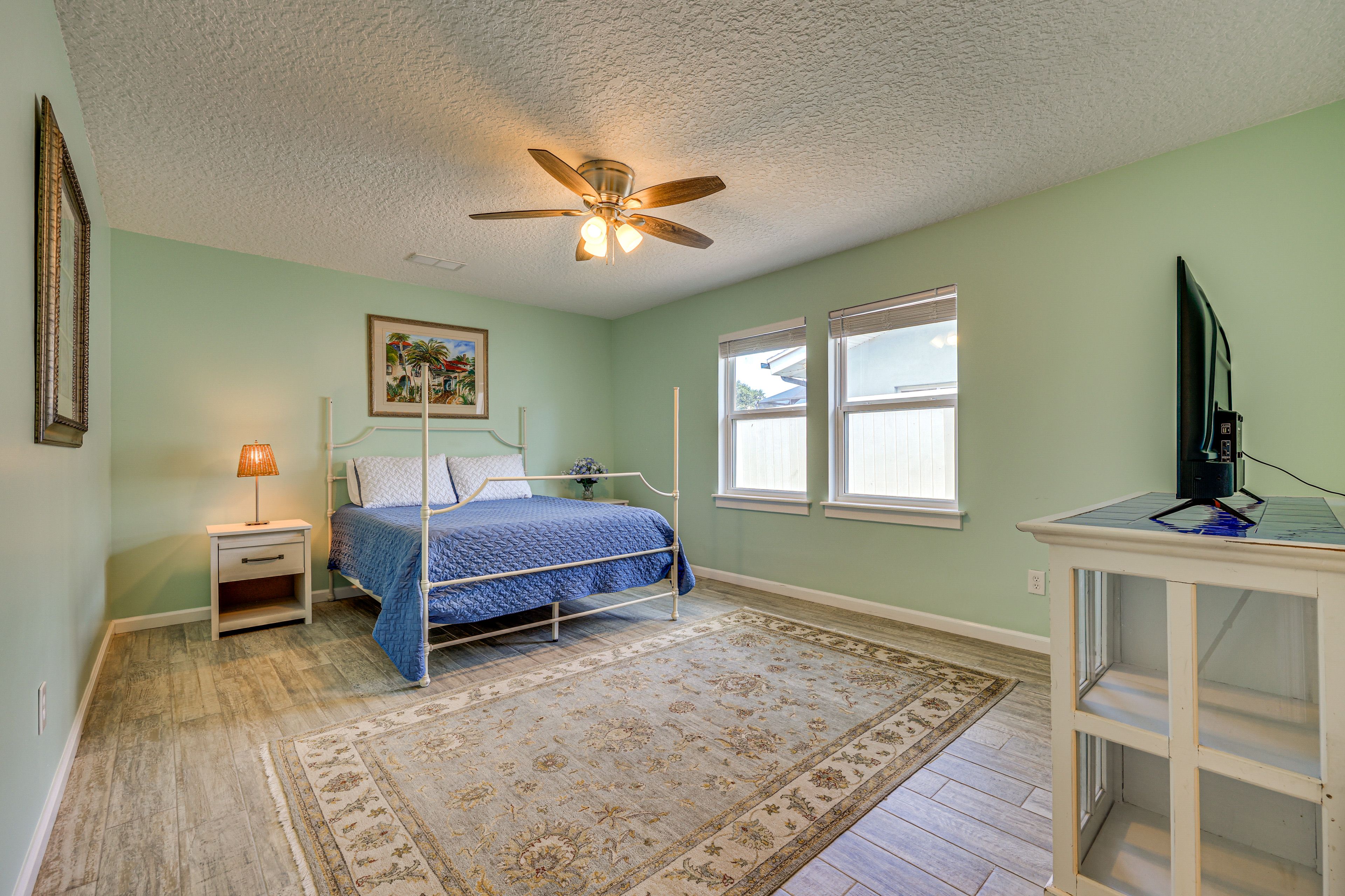 Bedroom 2 | Queen Bed