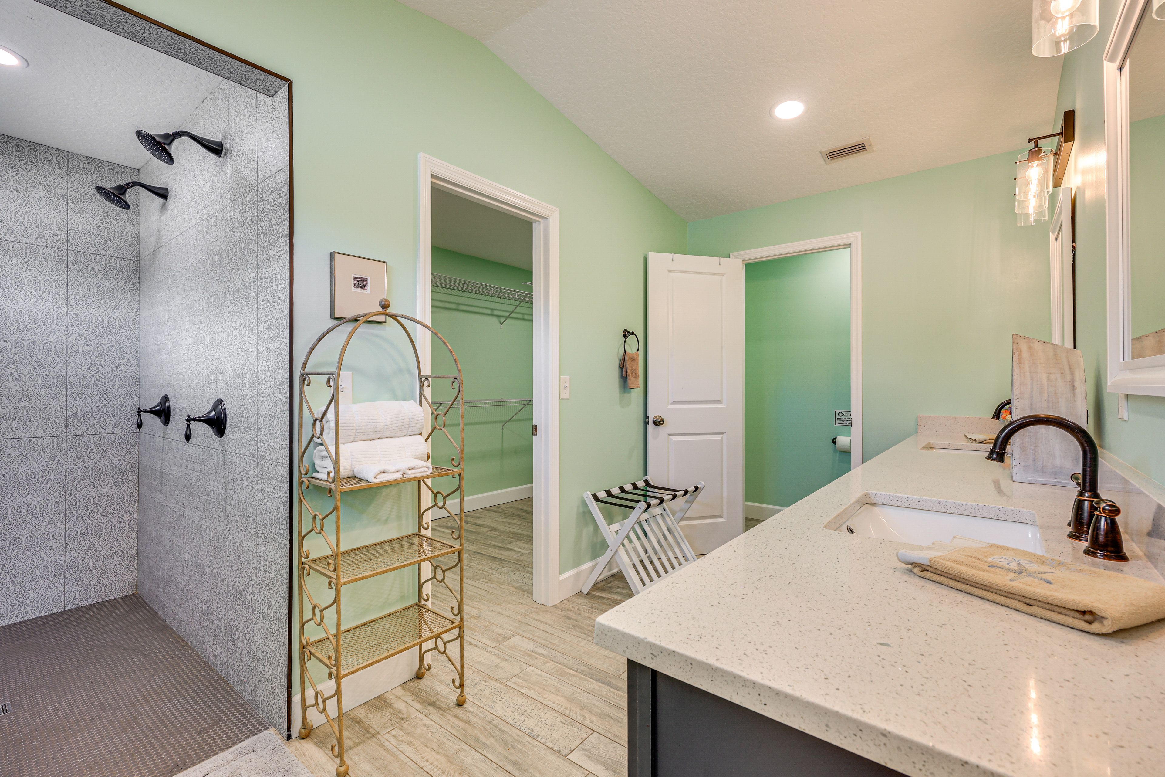 En-Suite Bathroom | Towels Provided