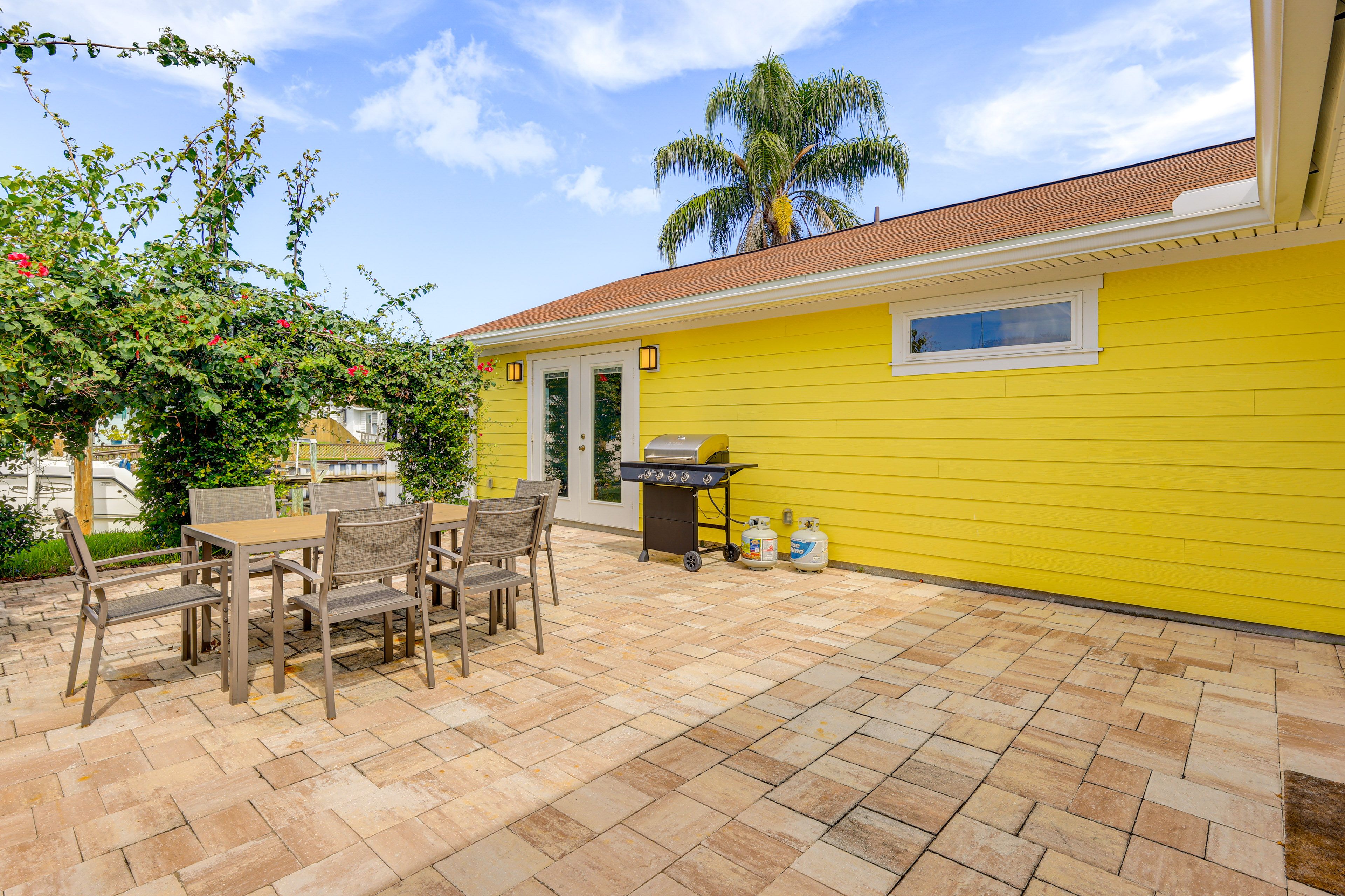 Jacksonville Vacation Rental | 4BR | 3BA | 1 Step Required | 2,200 Sq Ft