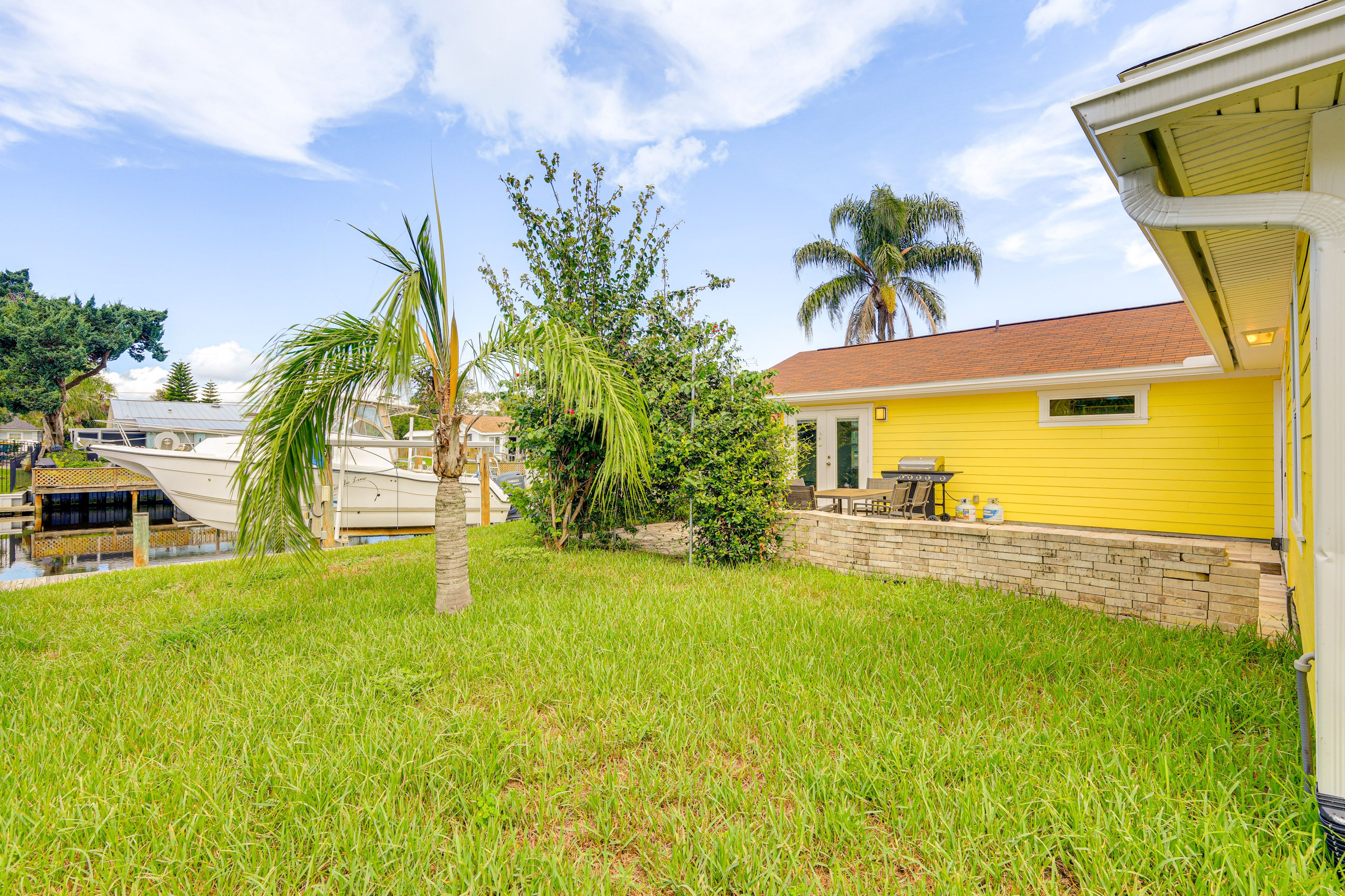 Private Yard | Canal Access On-Site