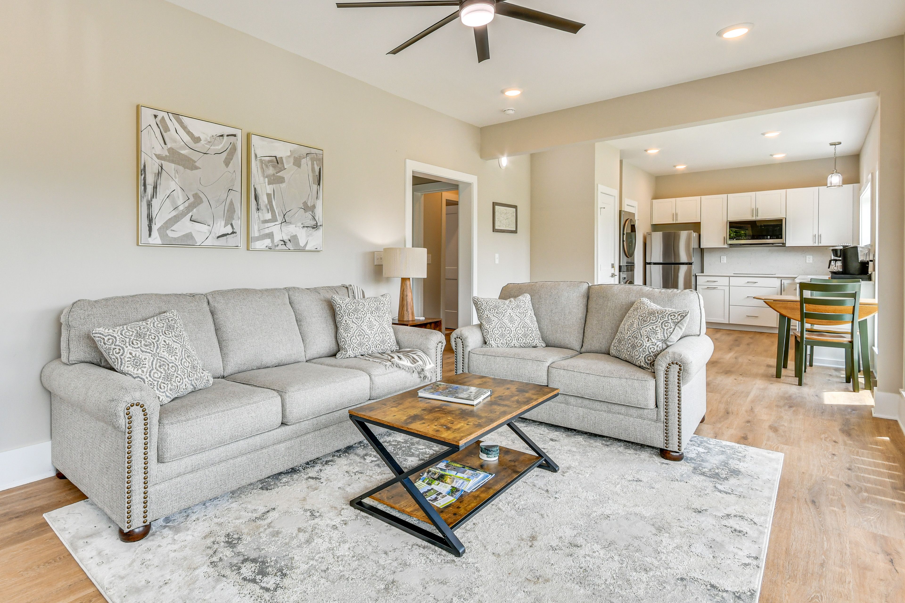 Living Room | Free WiFi | Smart TV | Queen Sleeper Sofa