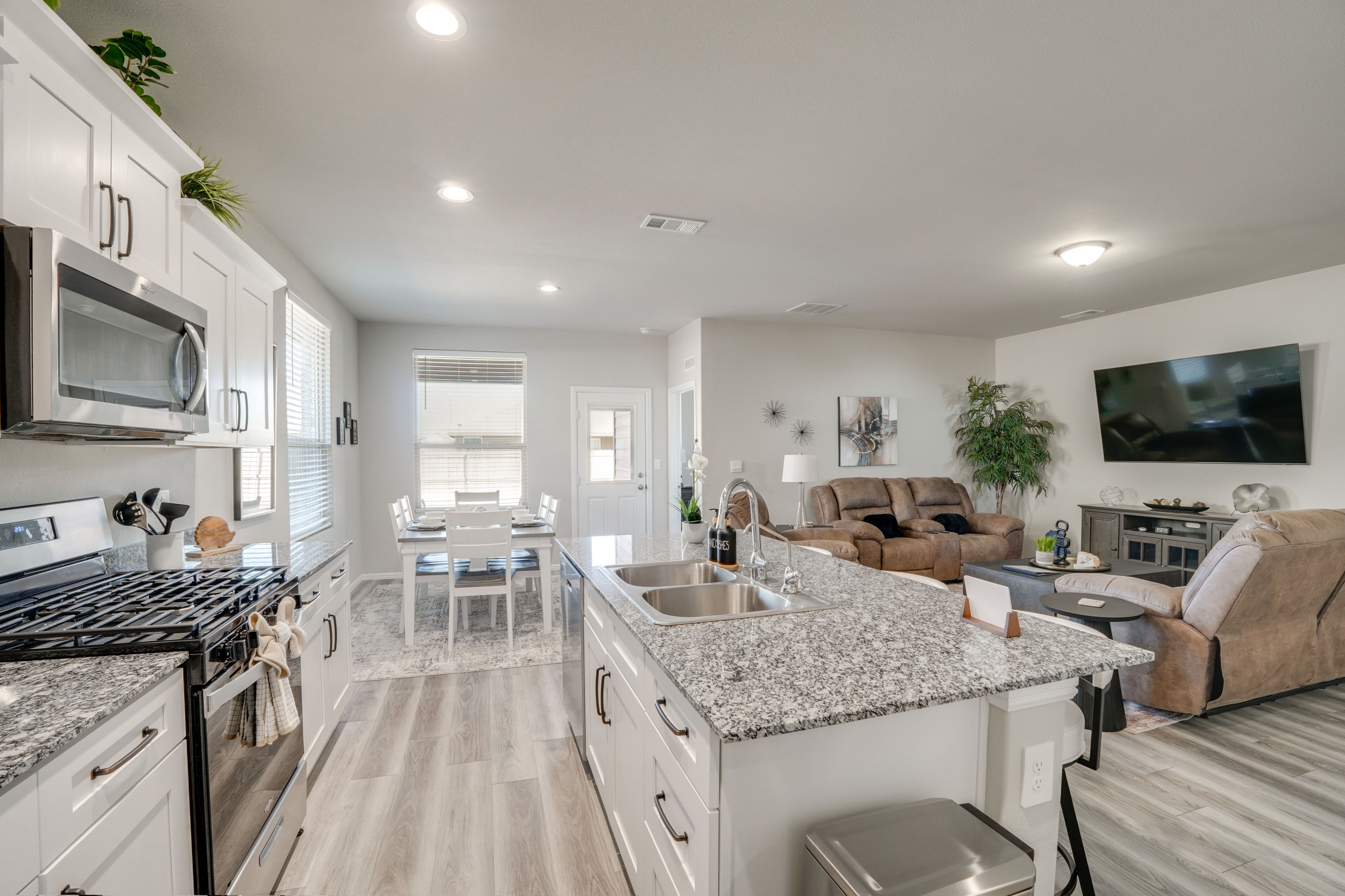 Kitchen | Refrigerator