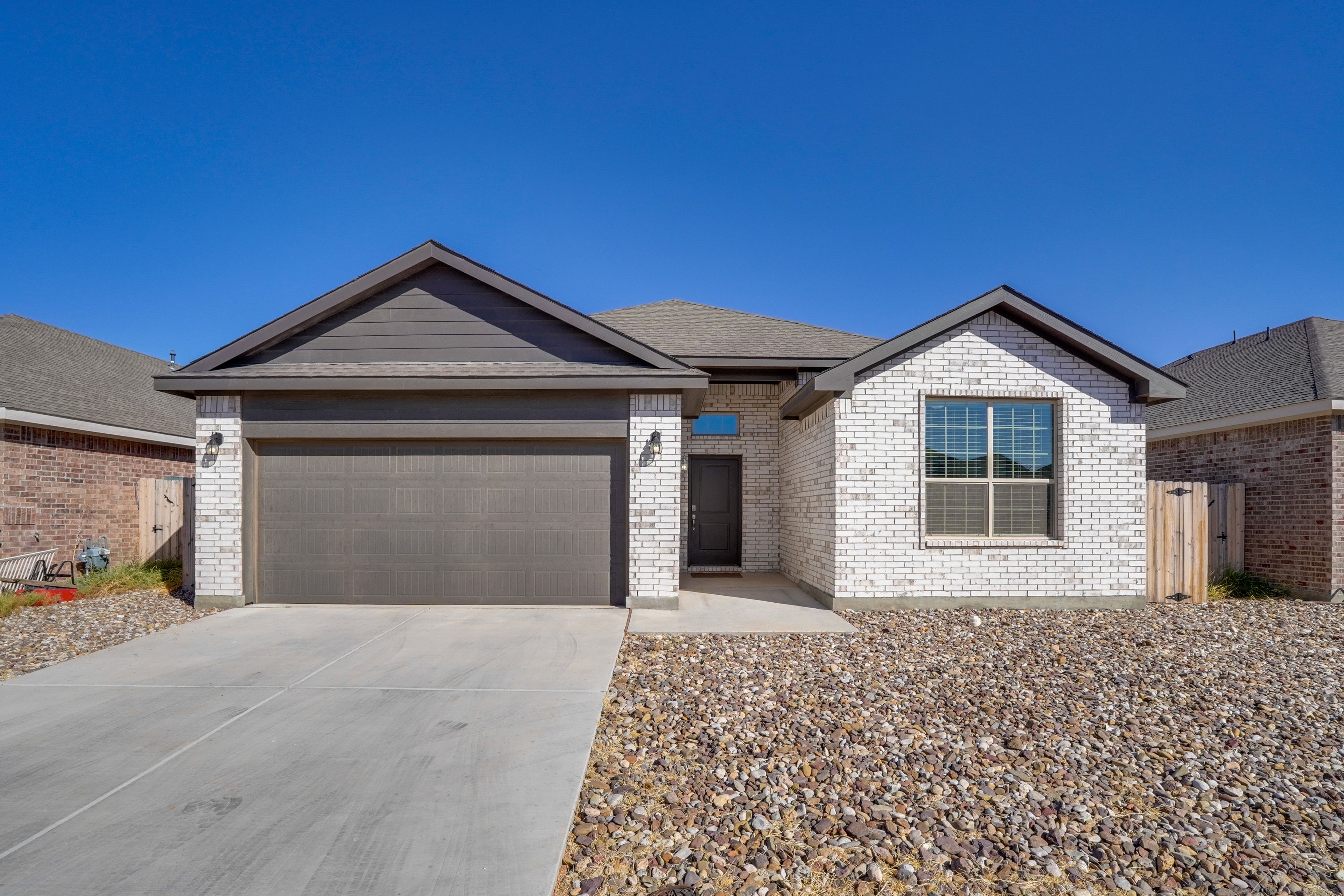 House Exterior | Garage (2 Vehicles) | Driveway (2 Vehicles)