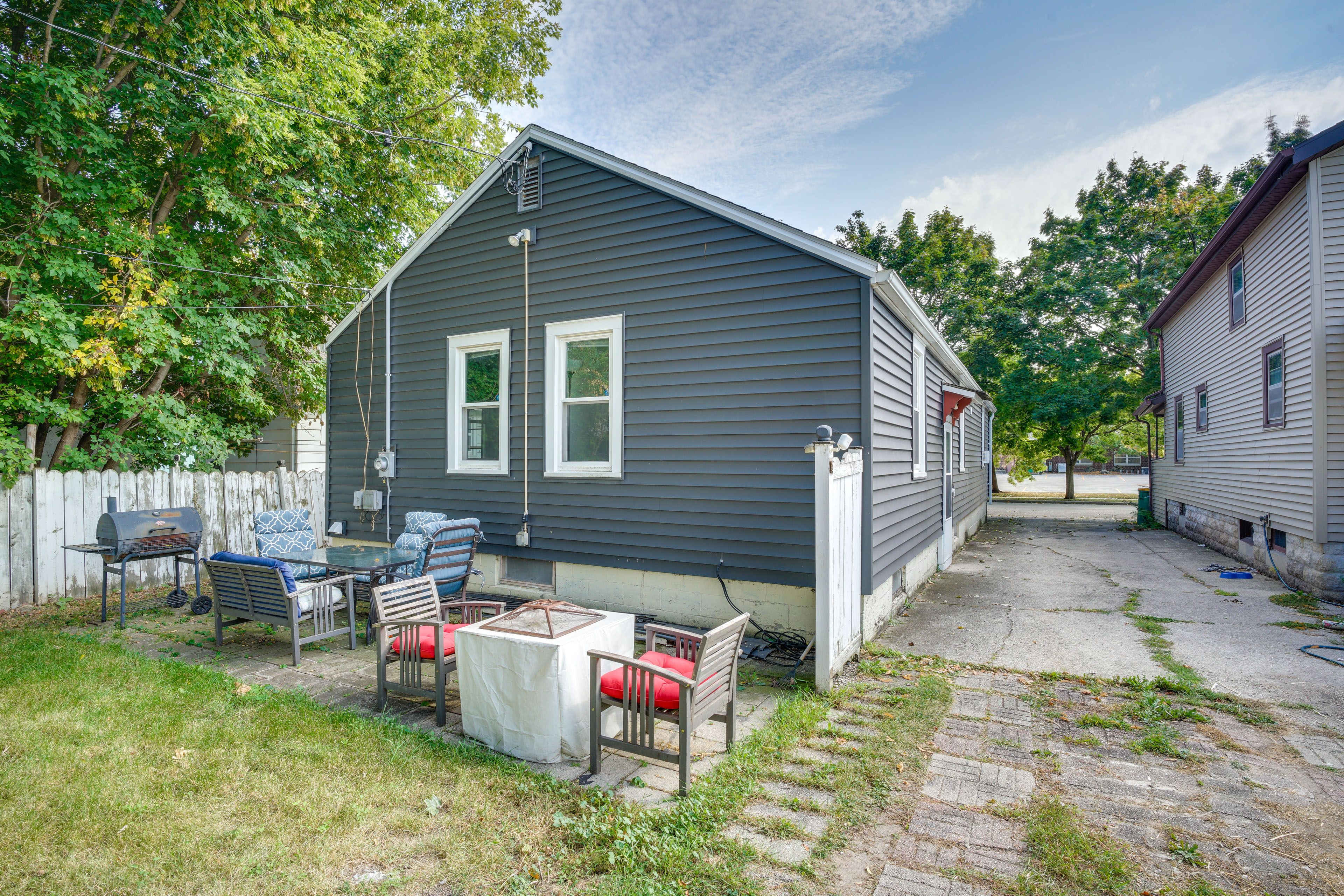 Shared Outdoor Space | Grill | Fire Pit