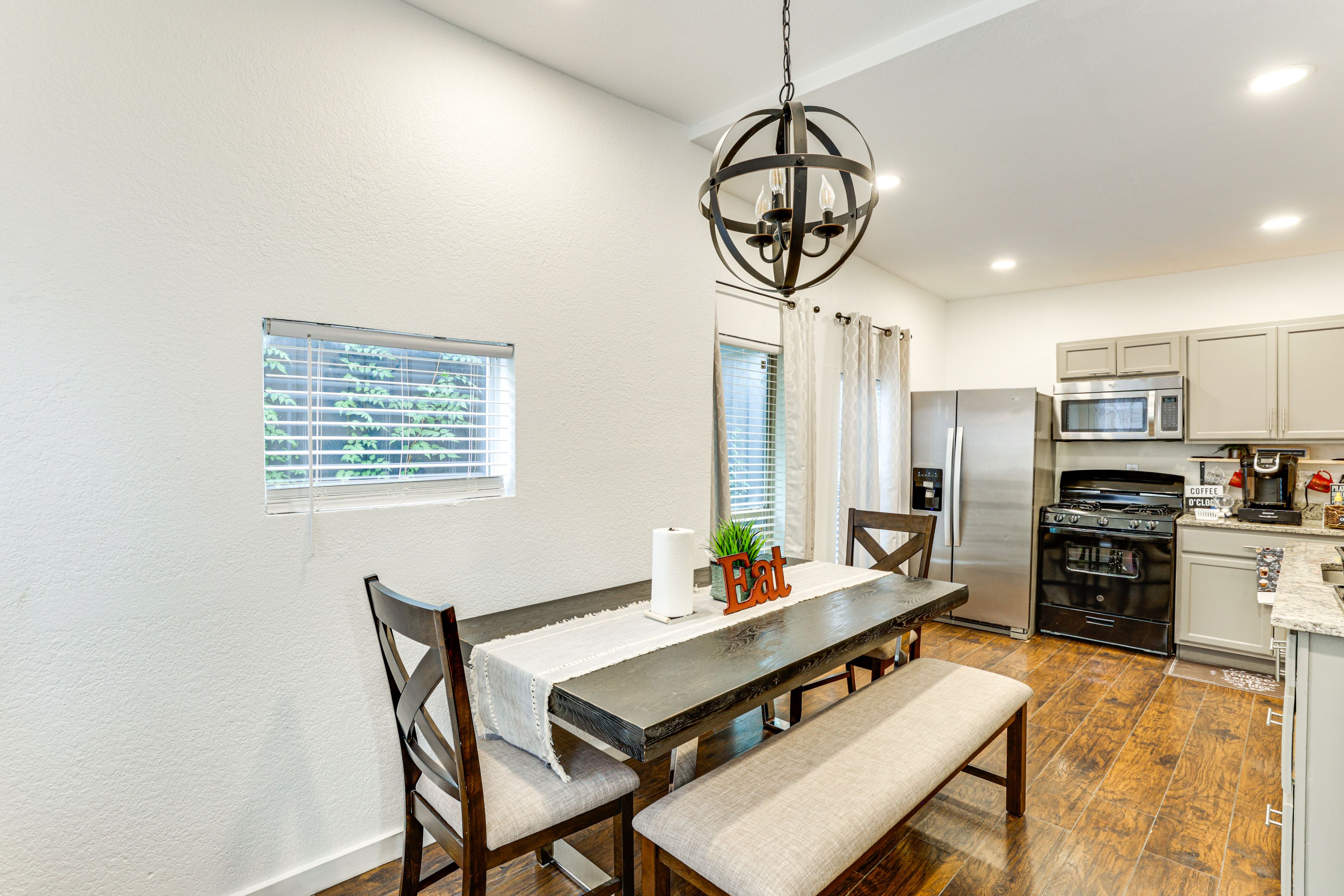 Dining Area | Dishware & Flatware Provided