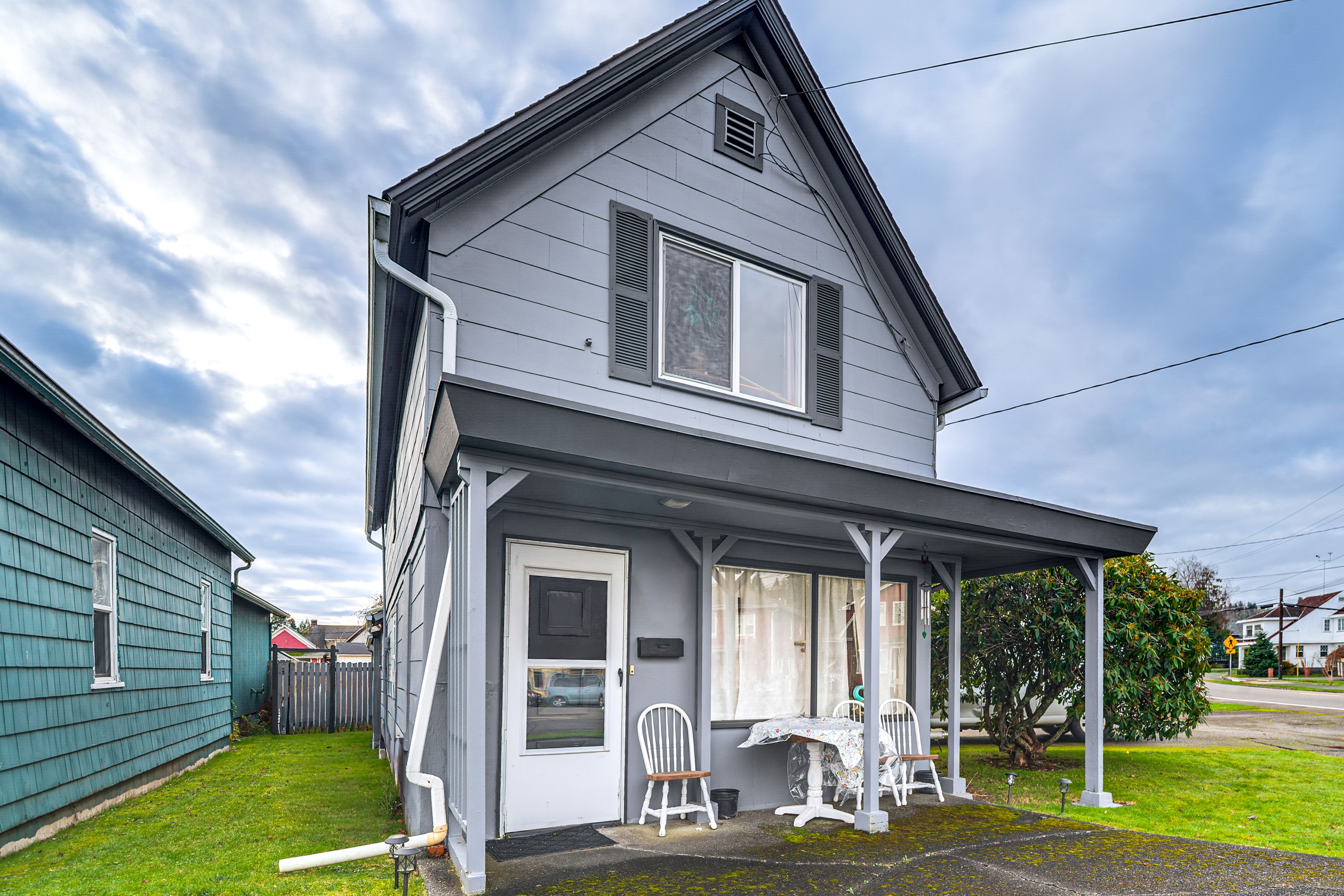 Parking | Driveway (2 Vehicles) | Street