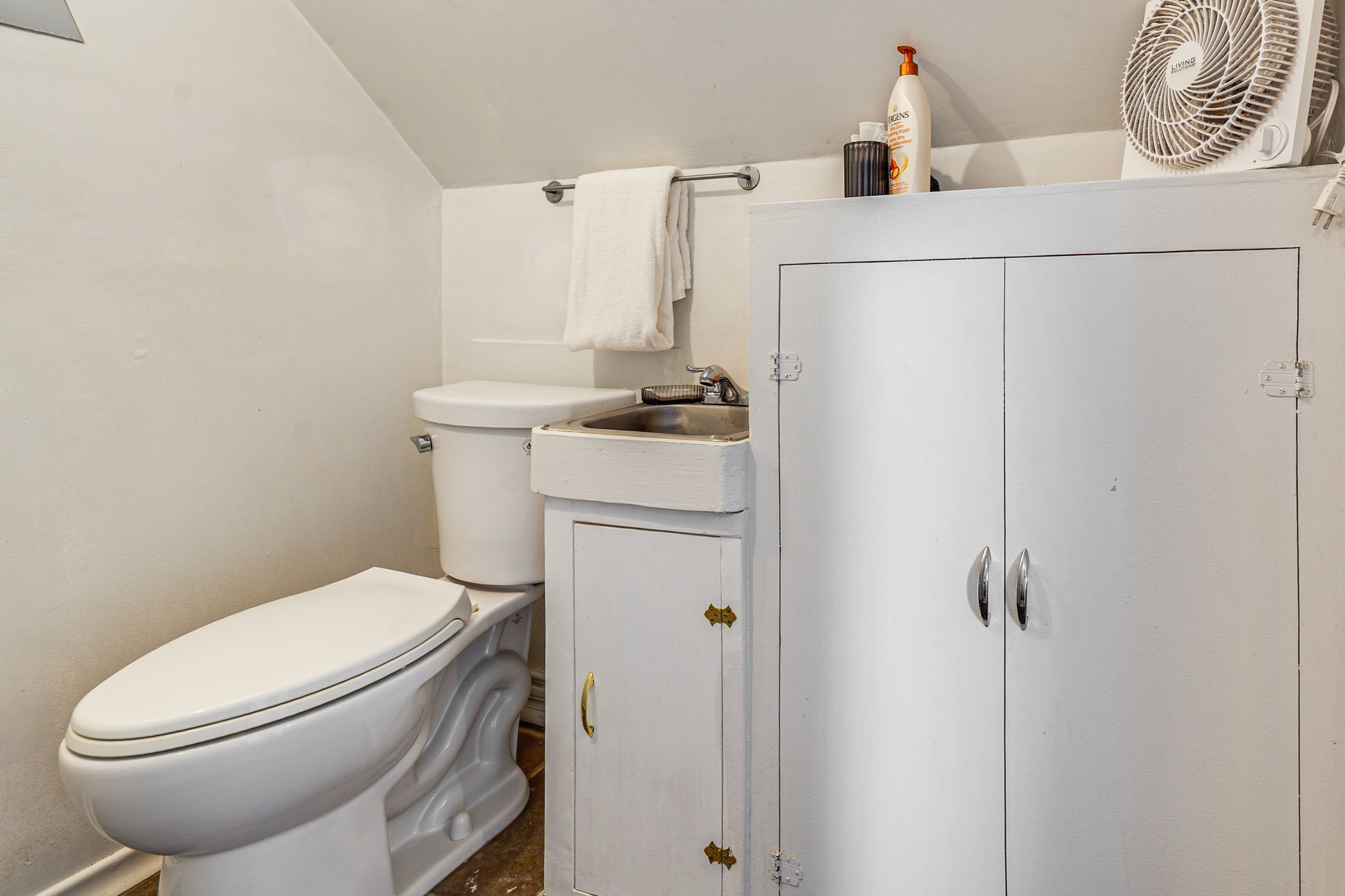 Half Bath | 2nd Floor