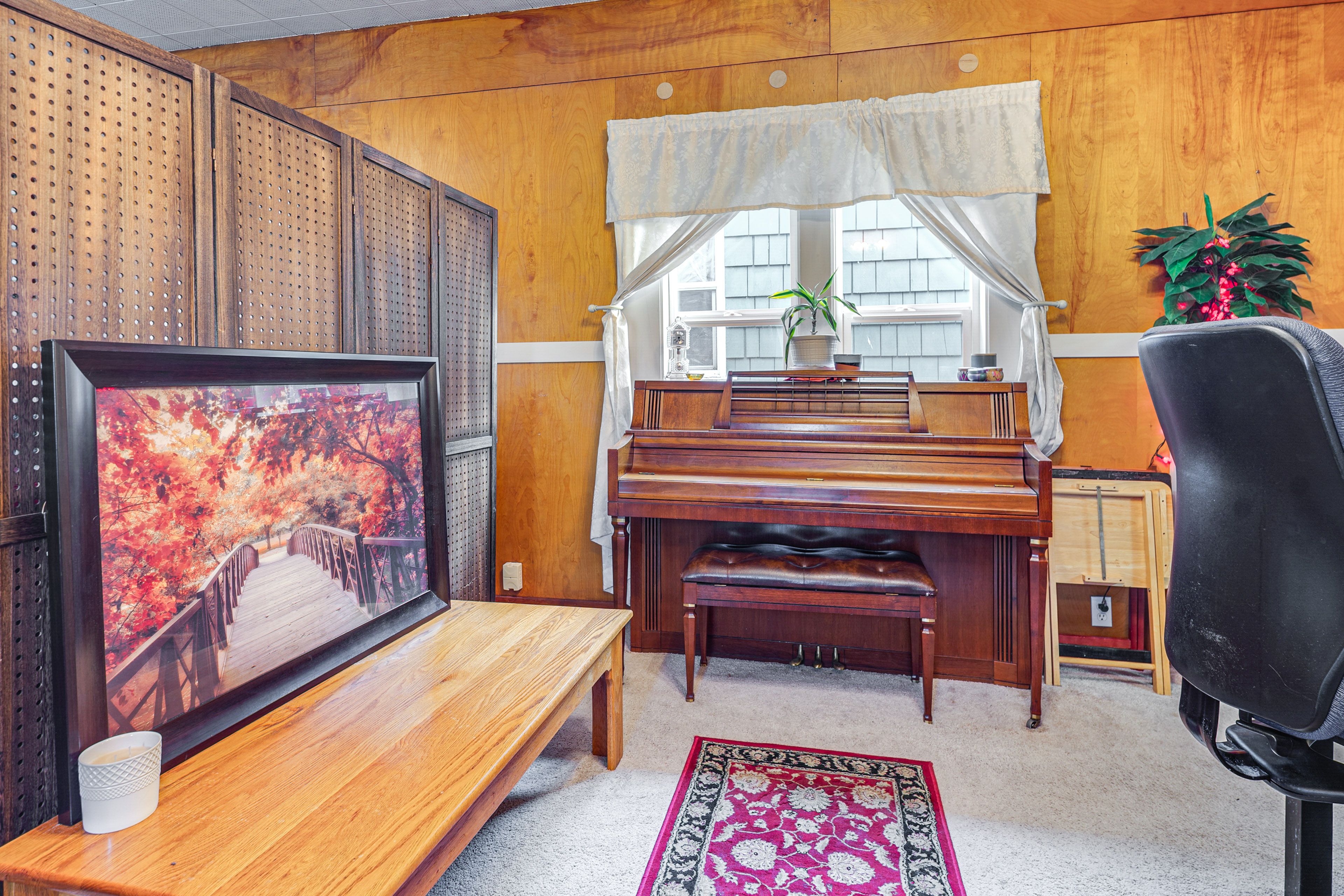 Desk Area | Free WiFi | 1st Floor