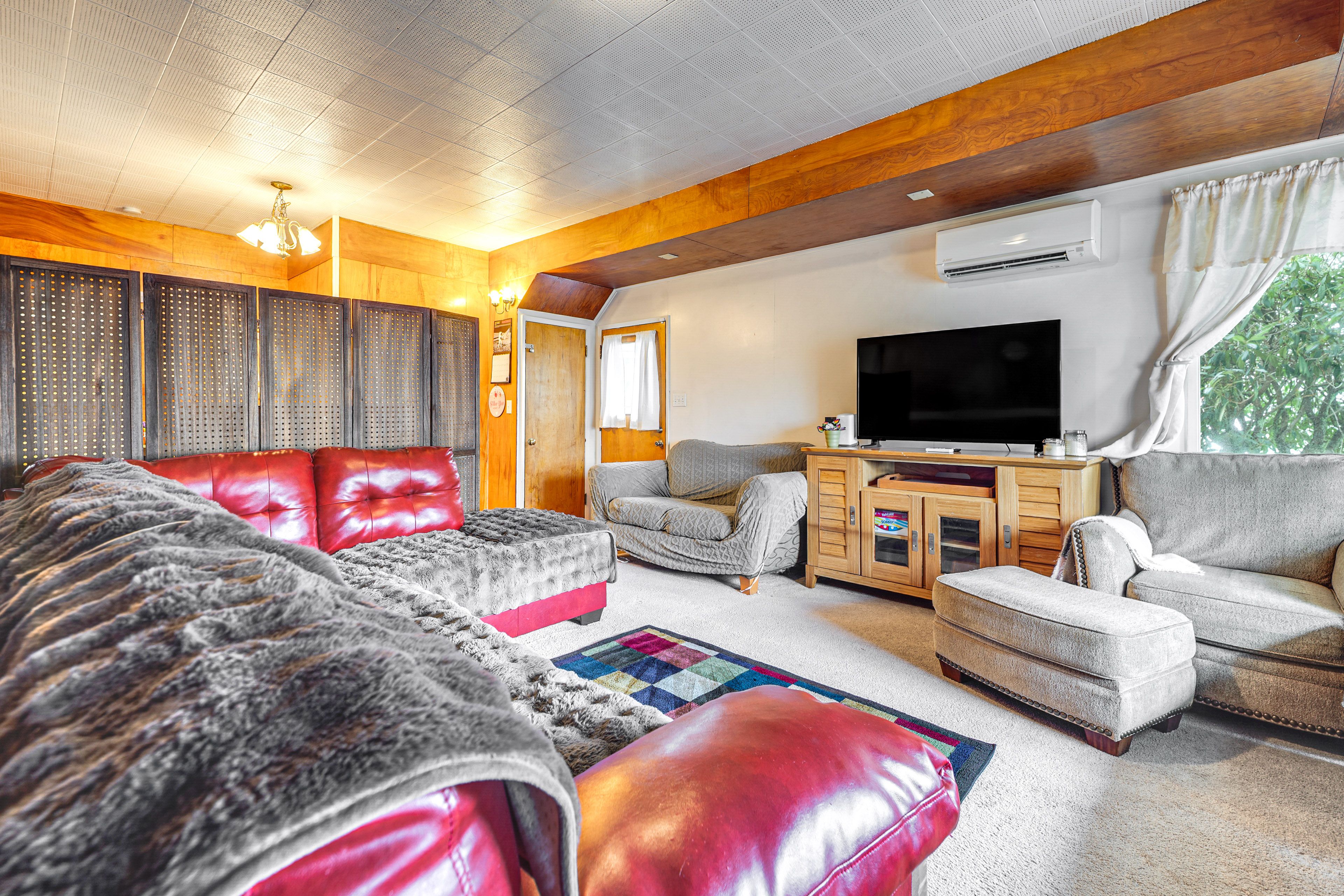 Living Room | Smart TV | Board Games