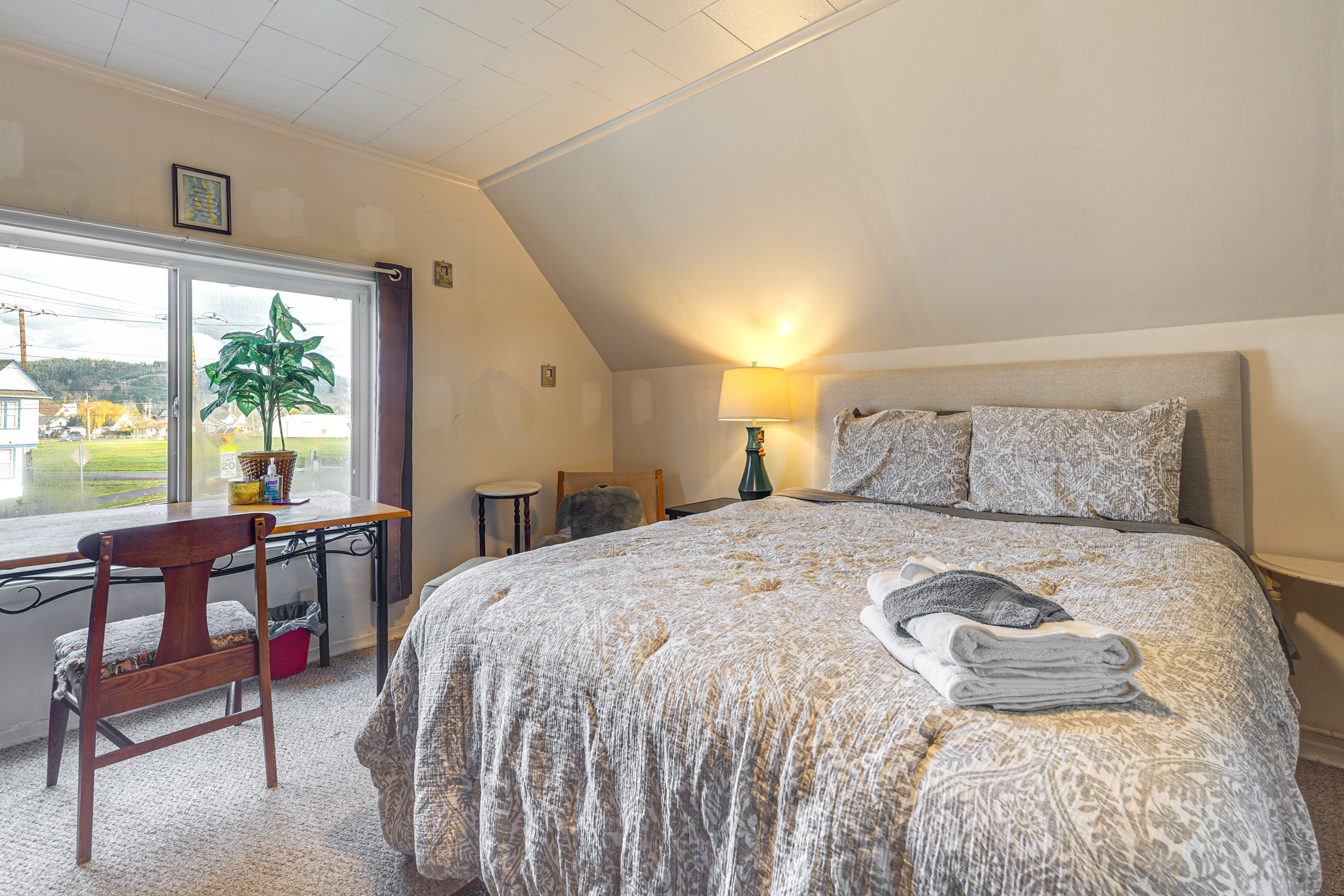 Bedroom 1 | Queen Bed | 2nd Floor