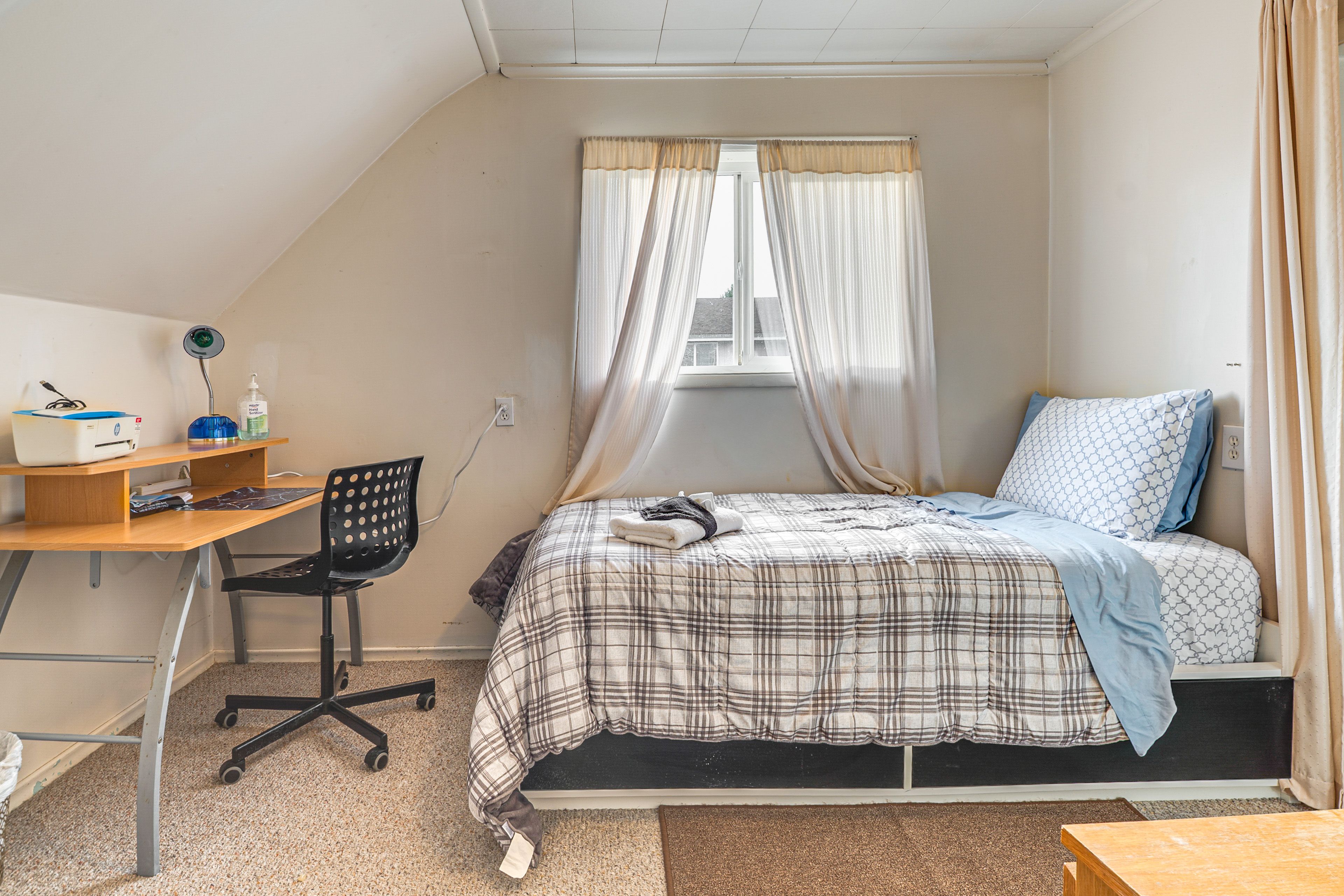 Bedroom 2 | Twin XL Bed | 2nd Floor