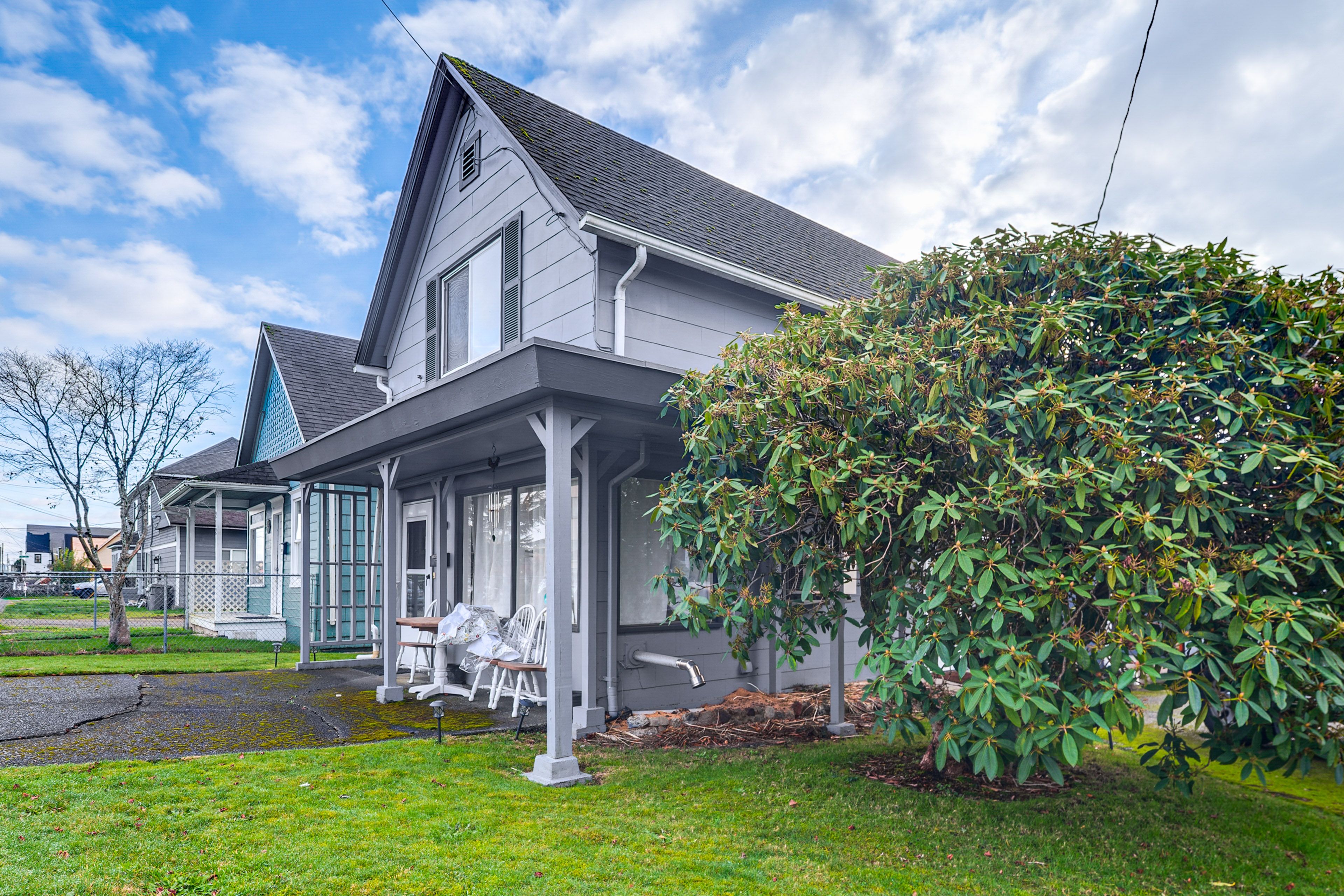 Hoquiam Vacation Rental | 2BR | 1.5BA | 1,280 Sq Ft | Stairs Required