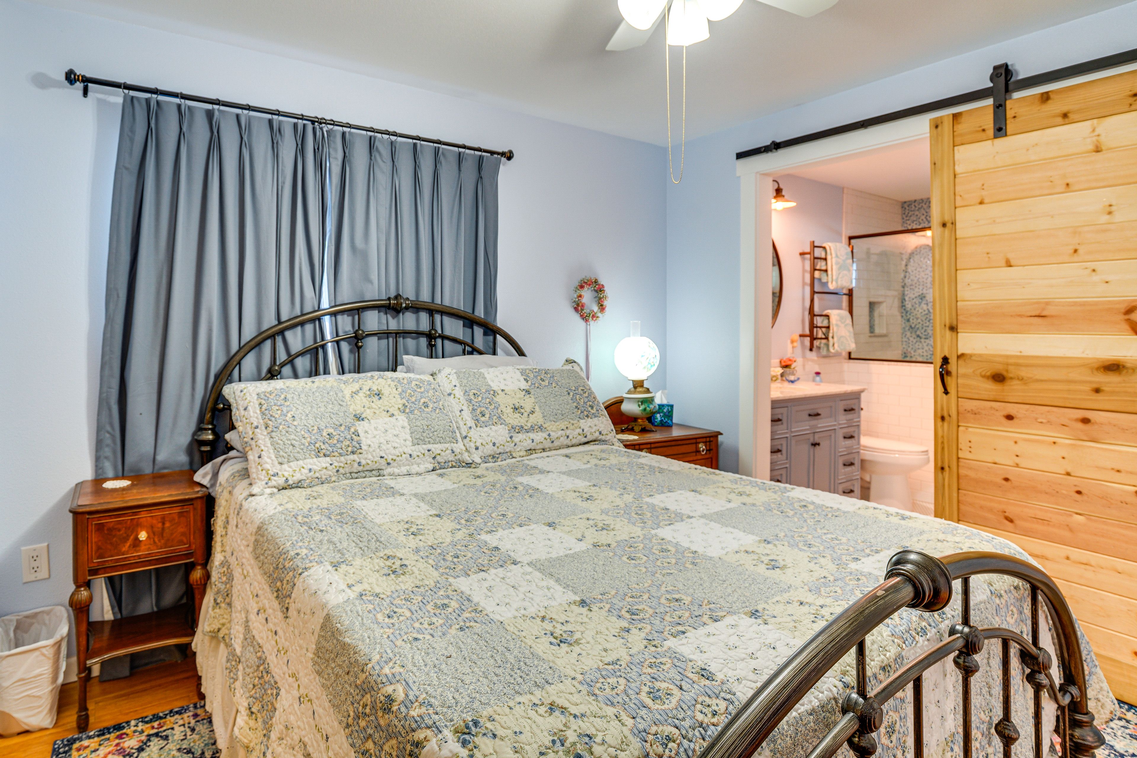 Bedroom 1 | Queen Bed | Linens Provided