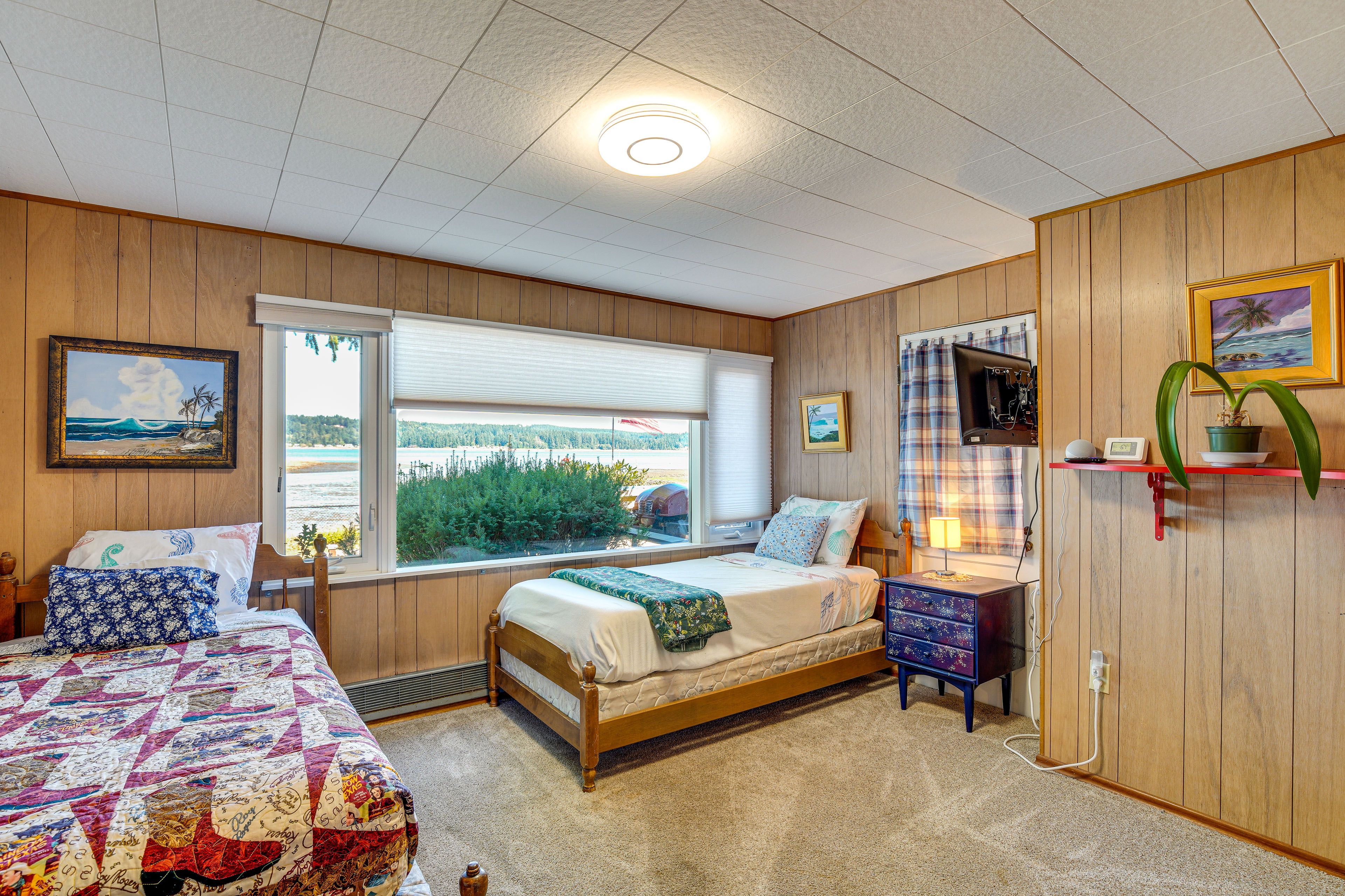 Bedroom 3 | 2 Twin Beds | Smart TV | Water Views