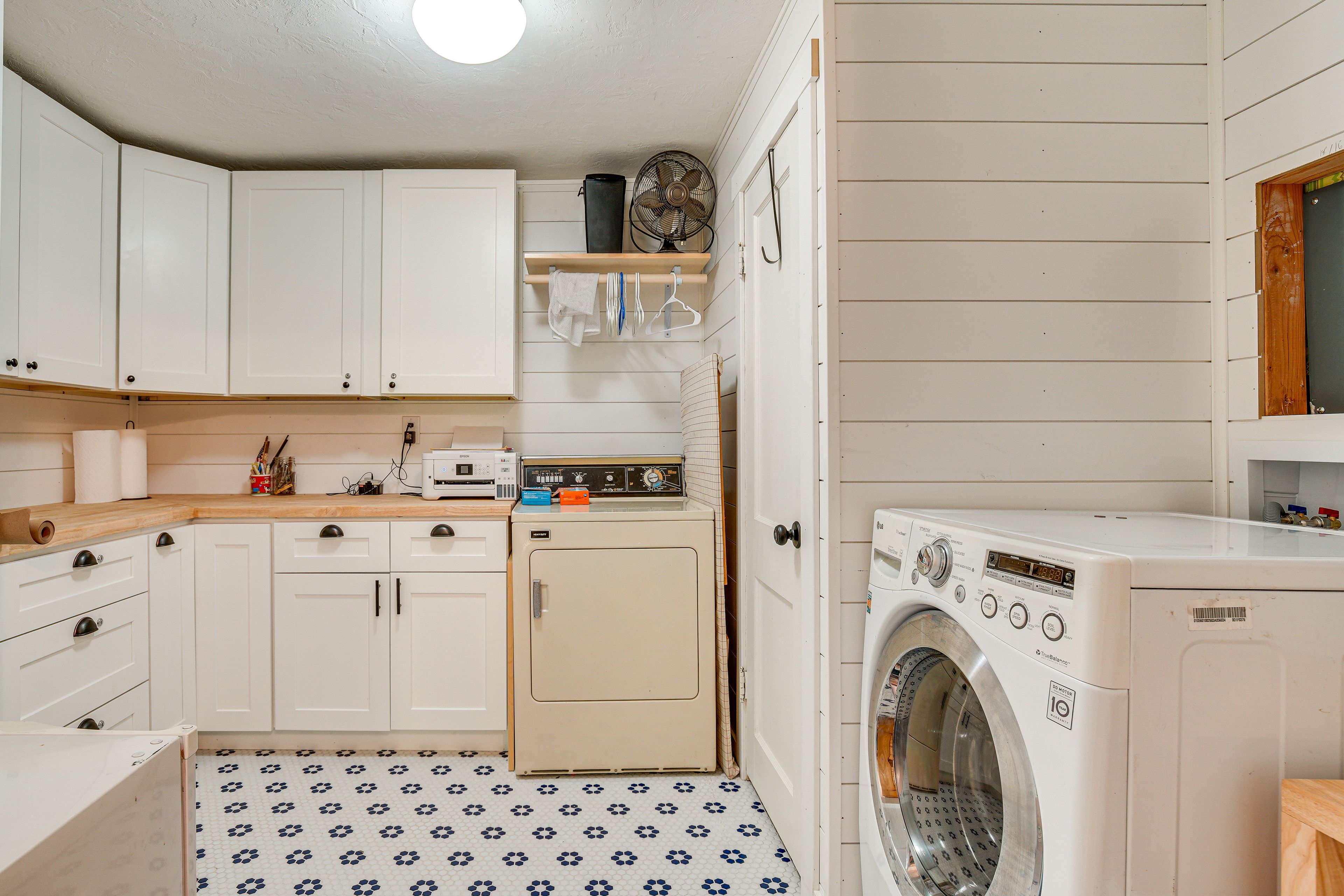 Laundry Room | Washer & Dryer