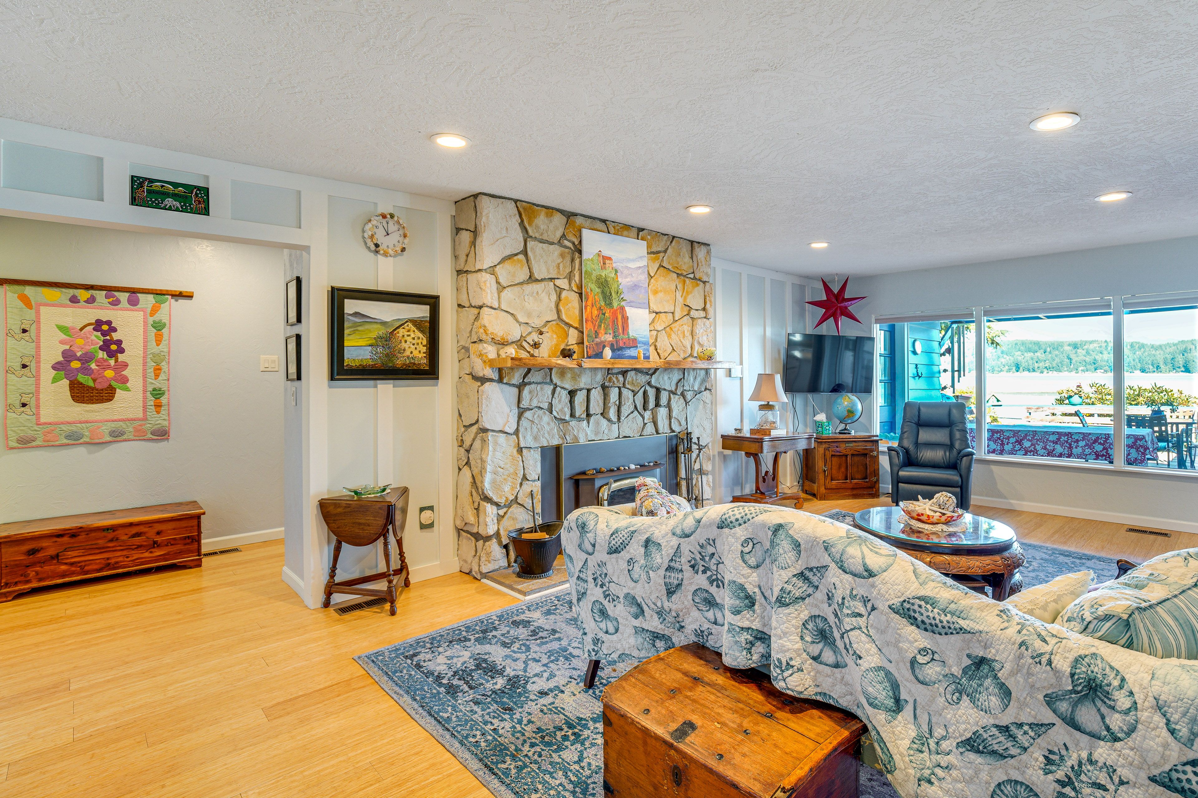 Living Room | Fireplace | Smart TV