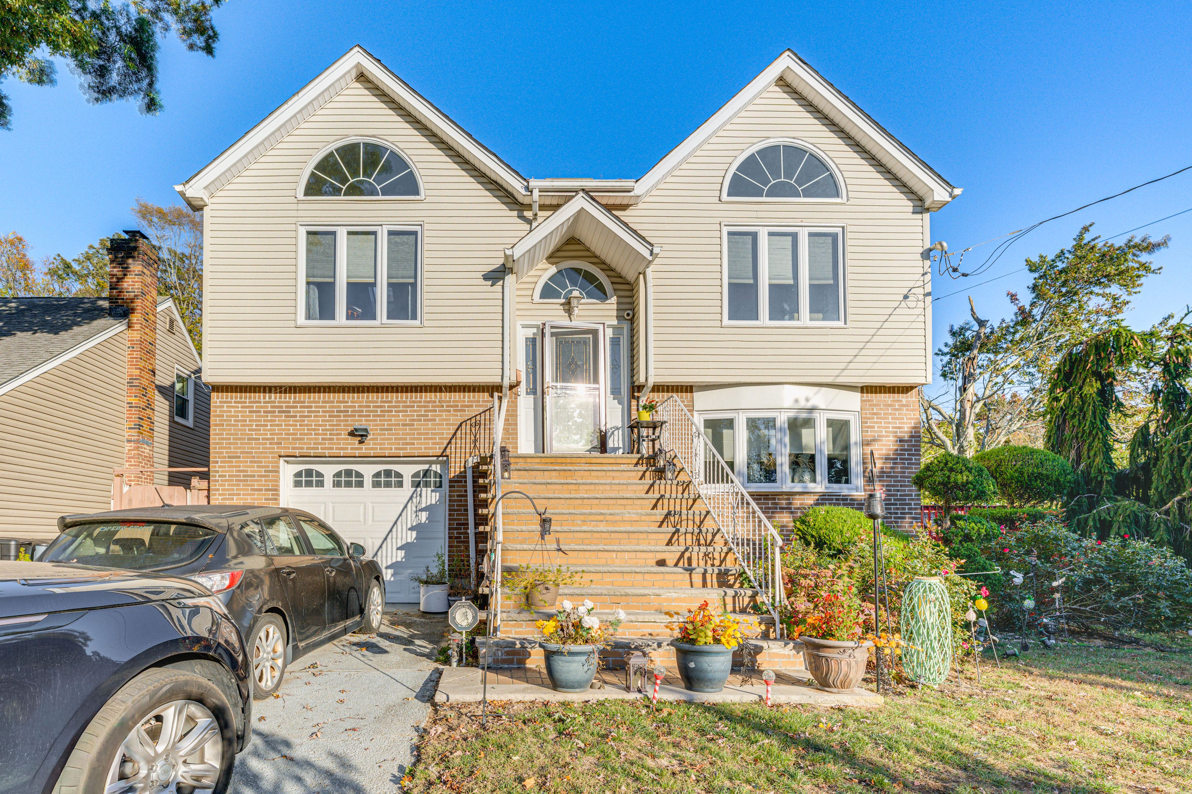 Property Exterior | Free Street Parking