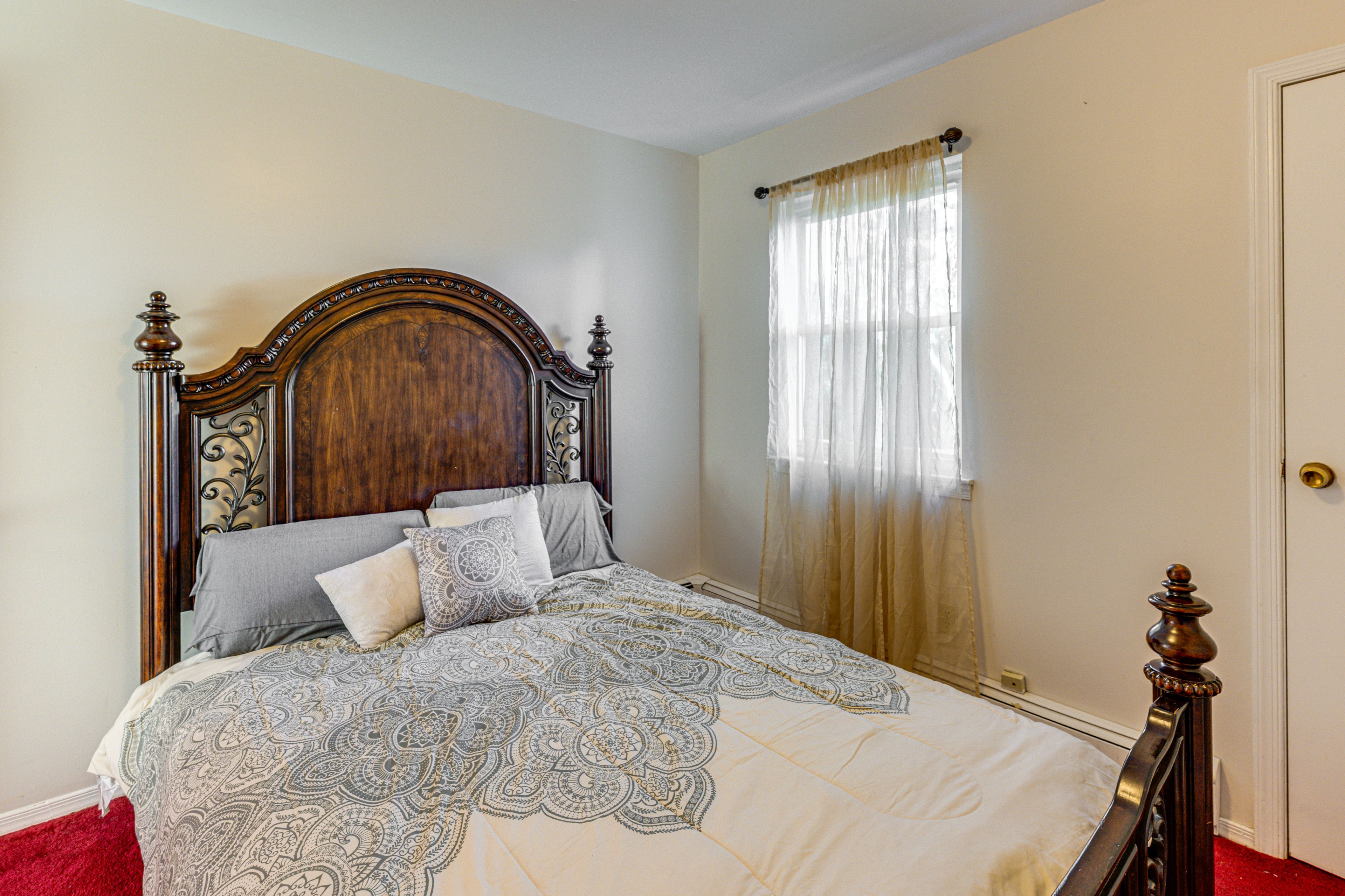 Bedroom 2 | Queen Bed | Linens