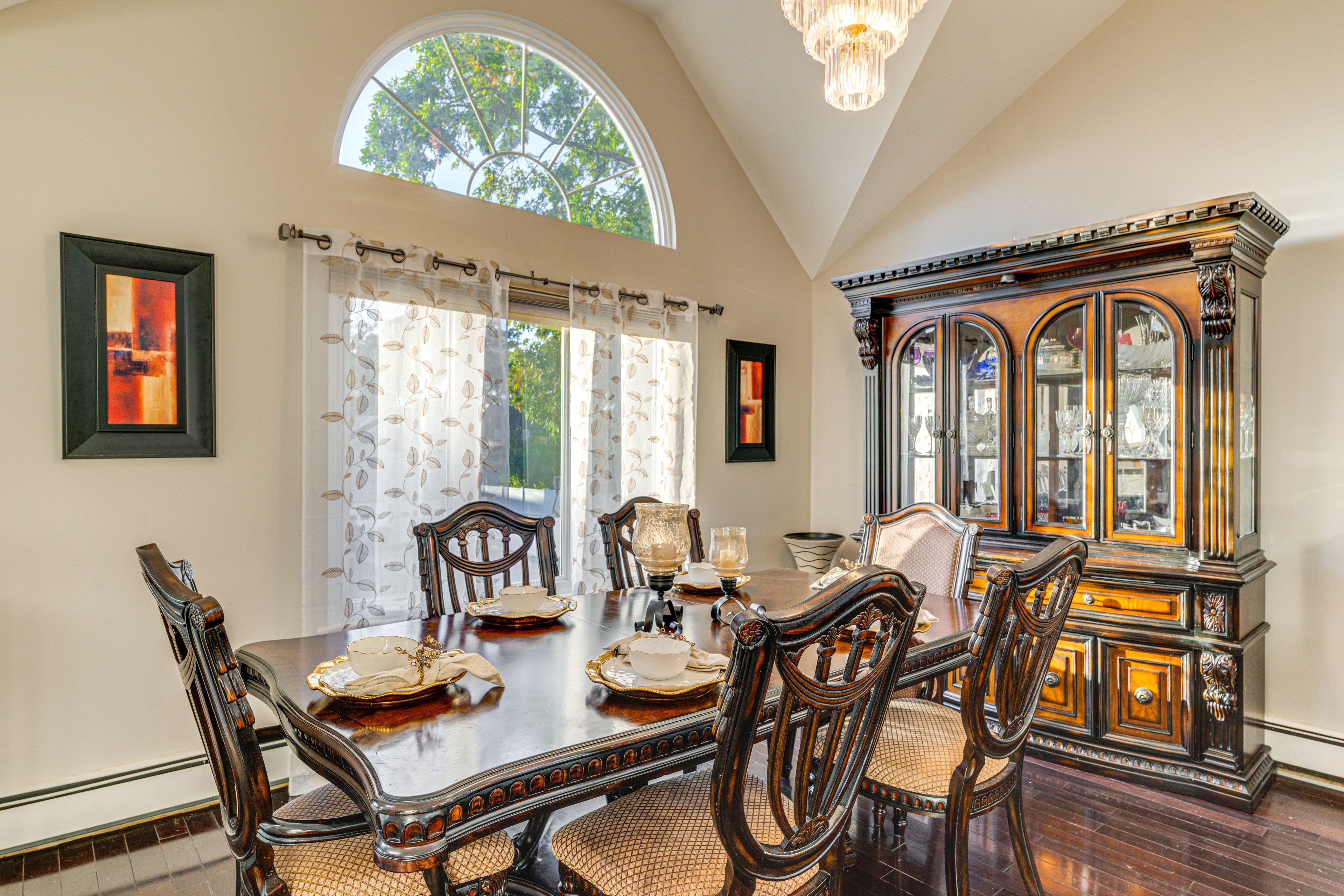 Dining Area | Dishware & Flatware