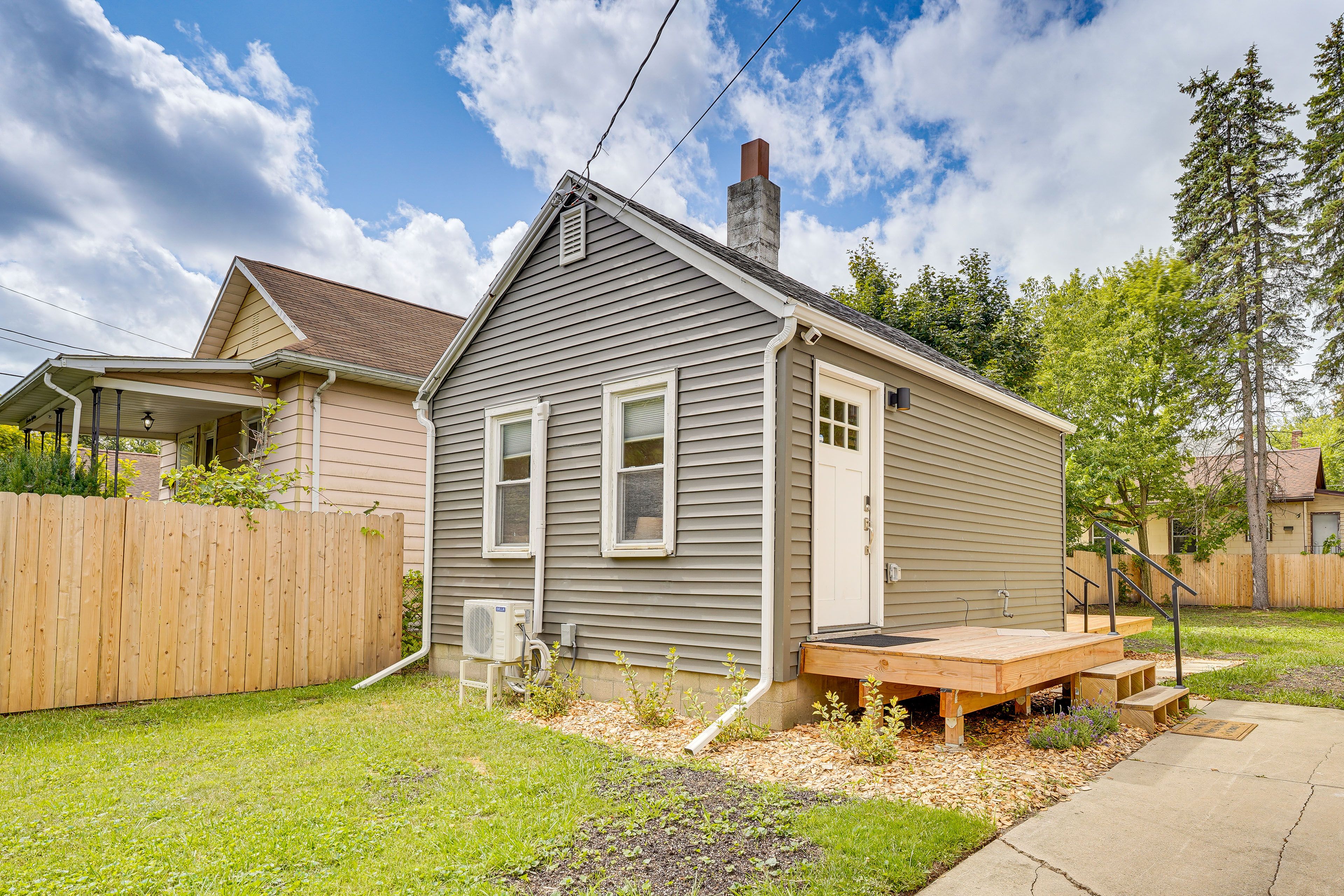 Exterior | Parking | Driveway (2 Vehicles)