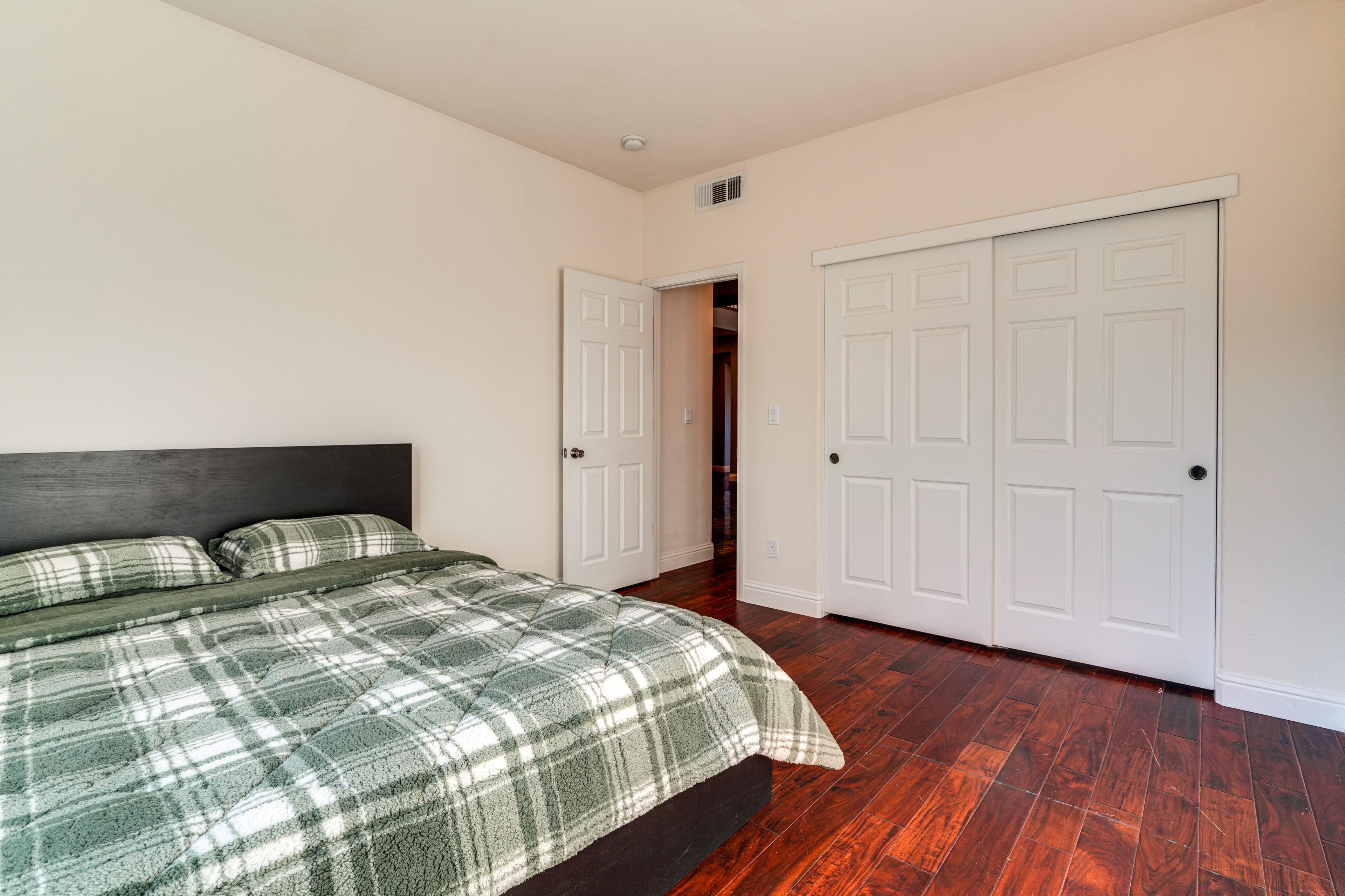 Bedroom 2 | 1st Floor | Queen Bed