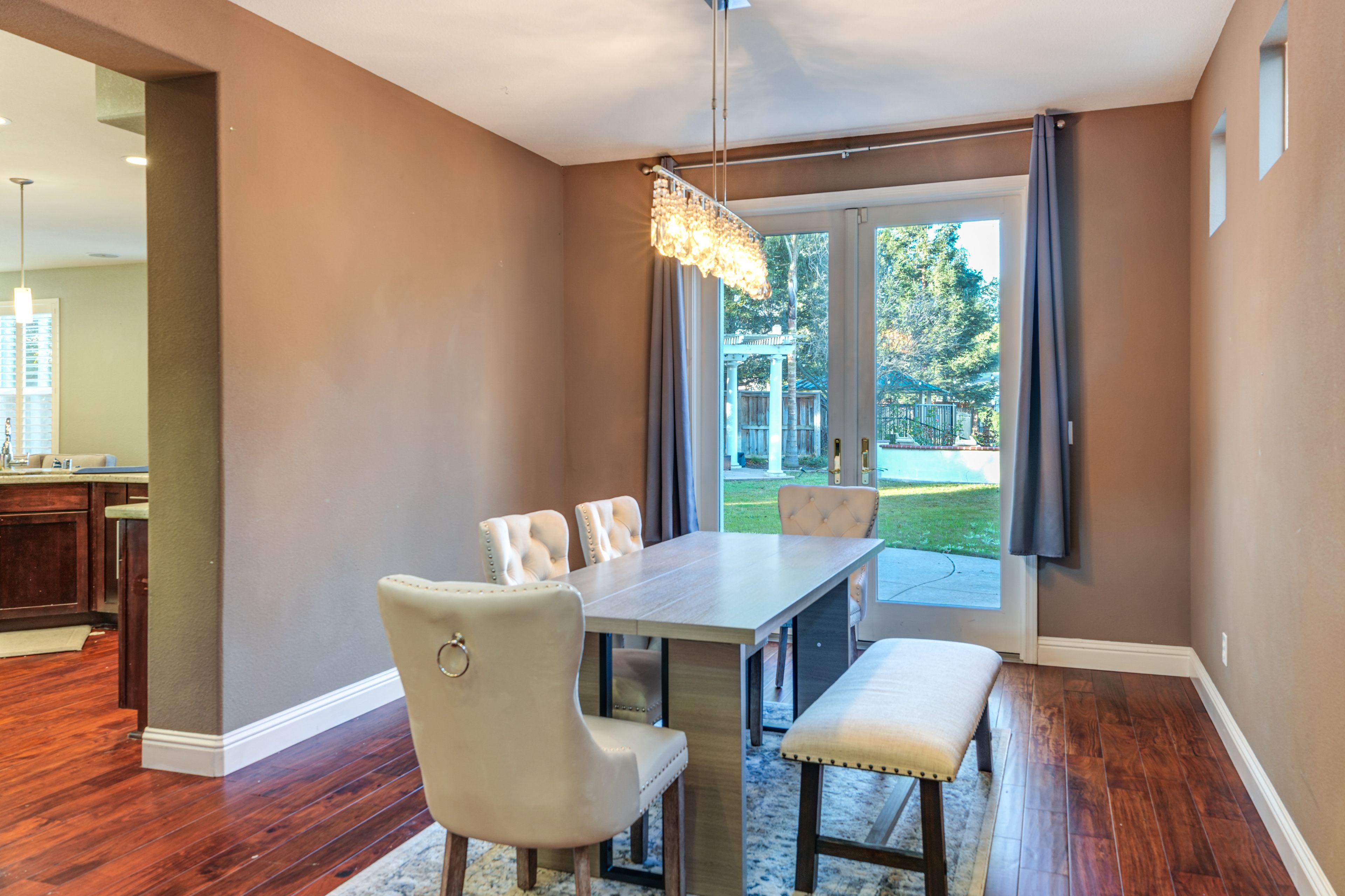 Dining Room | 1st Floor | Dishware & Flatware Provided