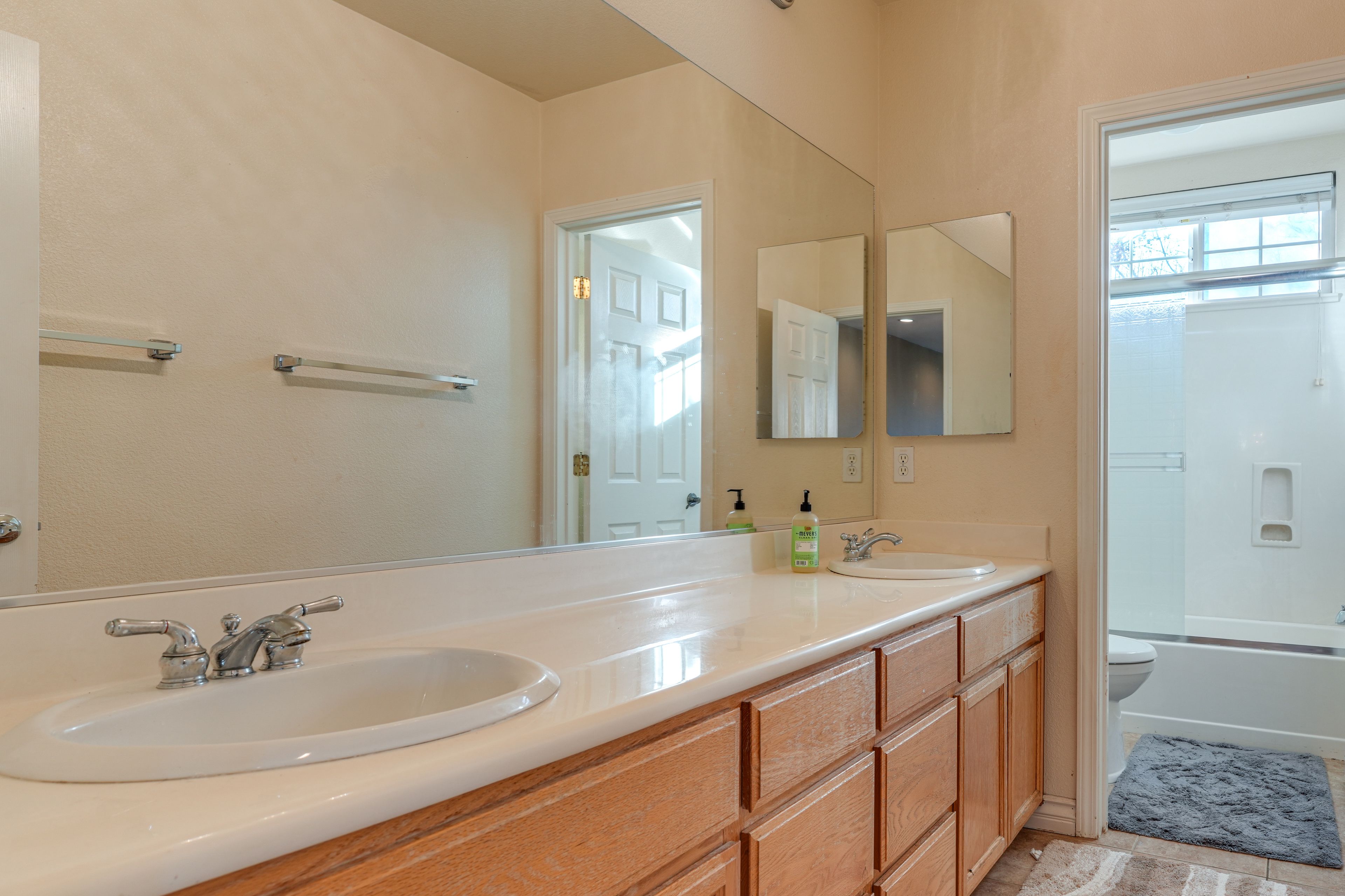 Full Bathroom | 2nd Floor | Hair Dryer