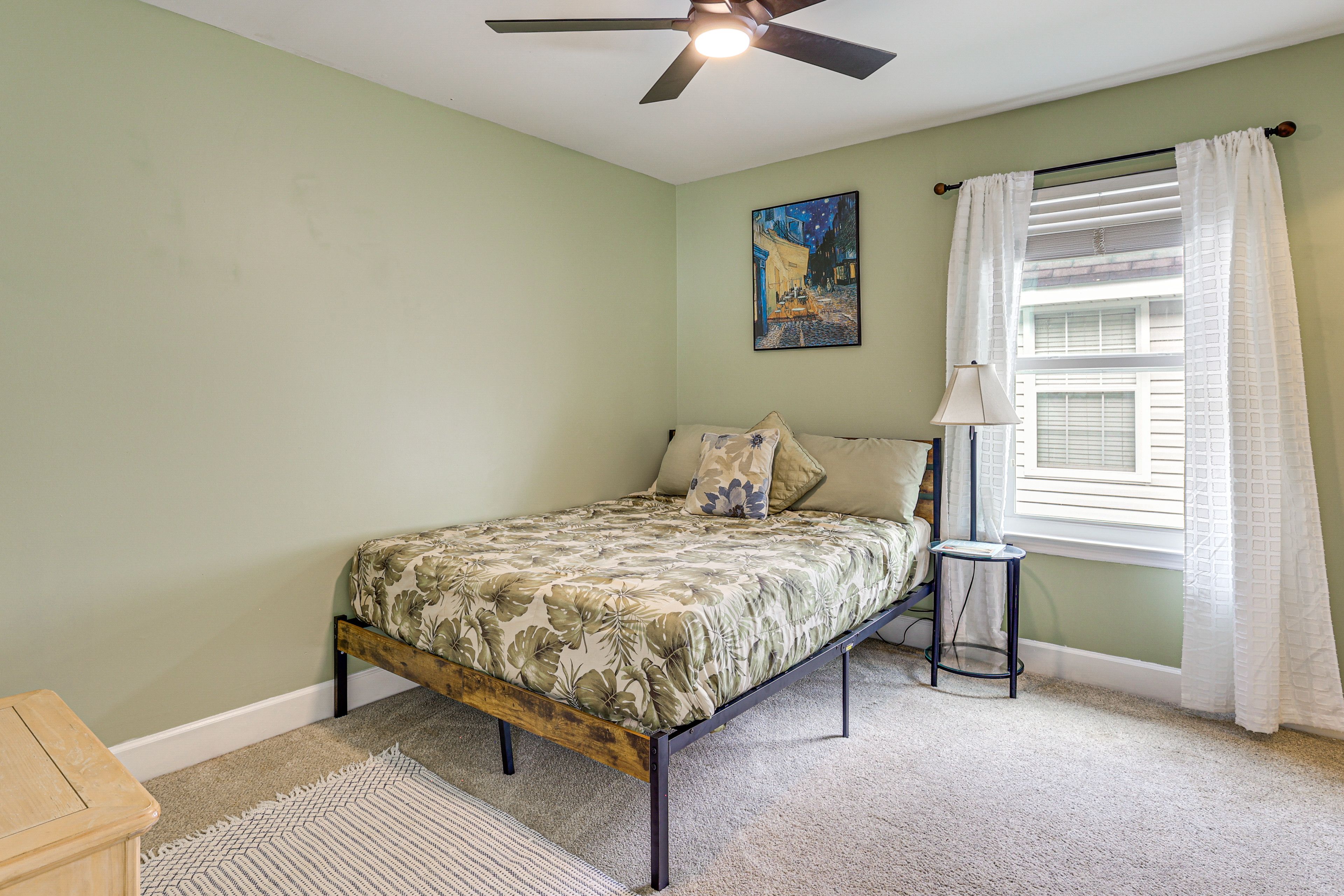 Bedroom 3 | Queen Bed