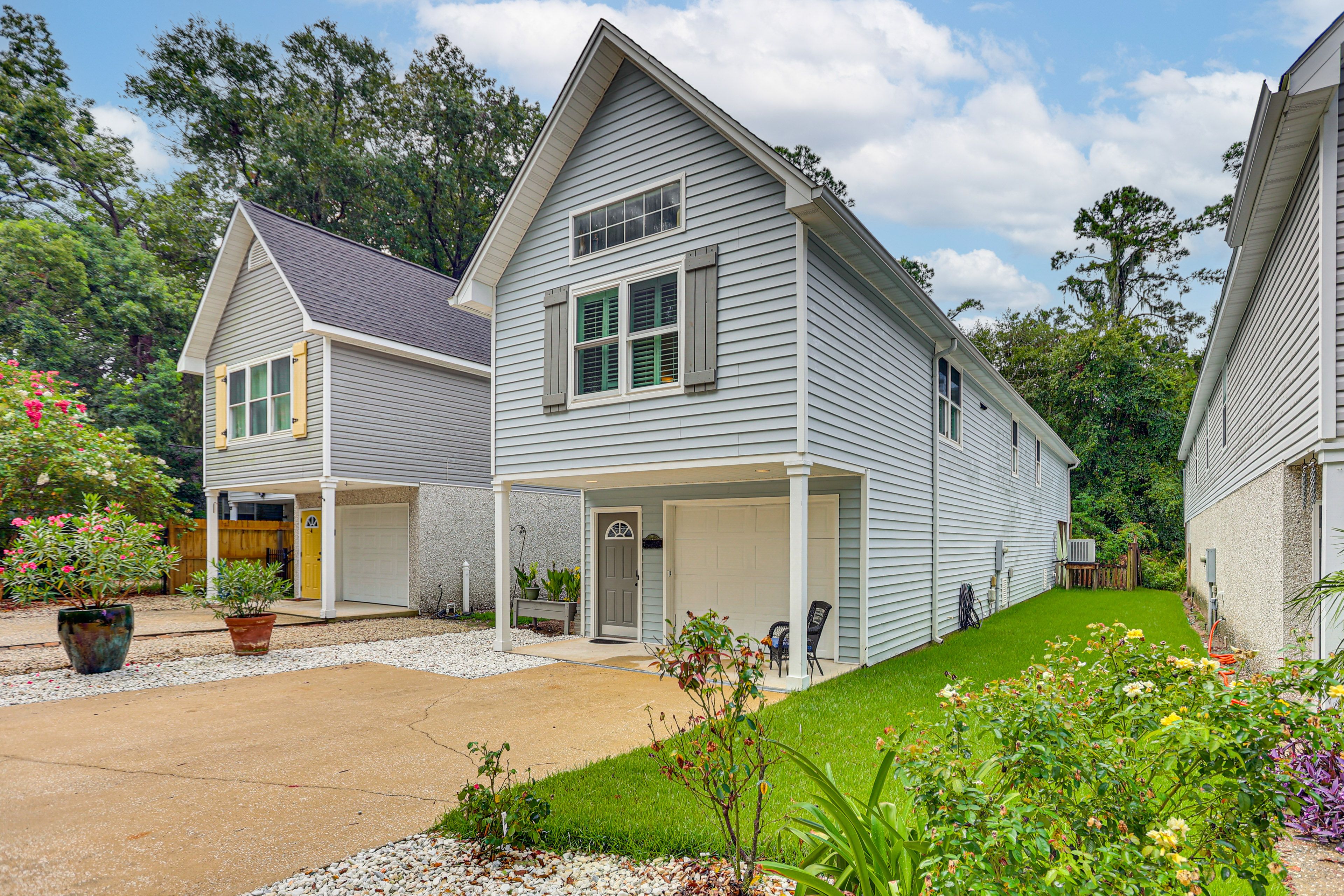 Exterior | Parking | Driveway (4 Vehicles)