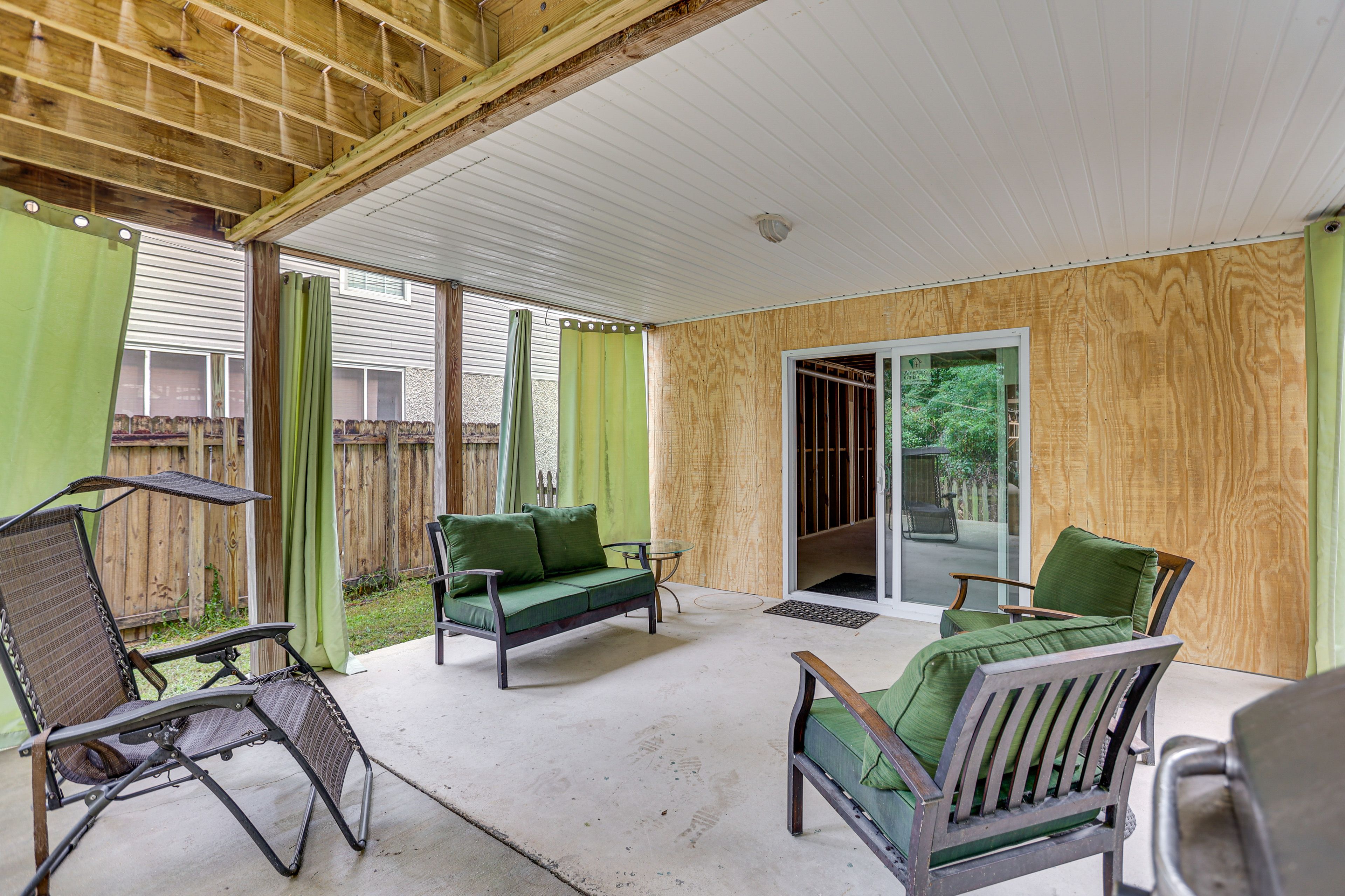 Private Patio | Gas Grill