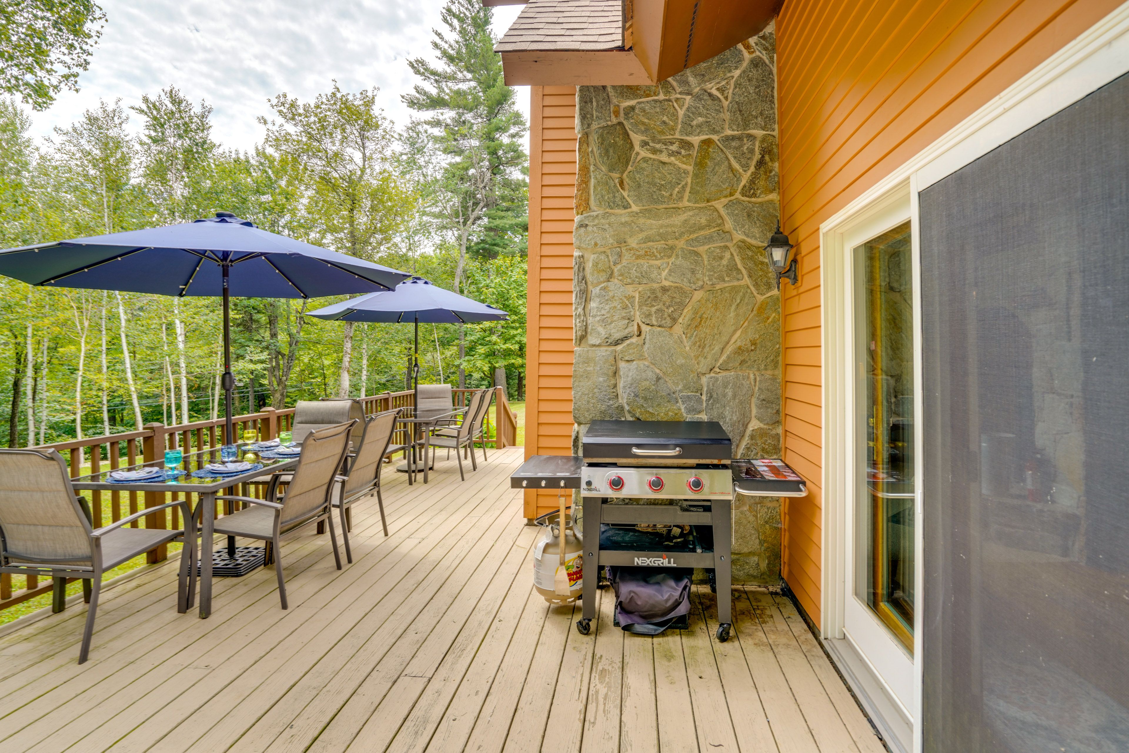 Deck | Gas Grill | Outdoor Dining Set