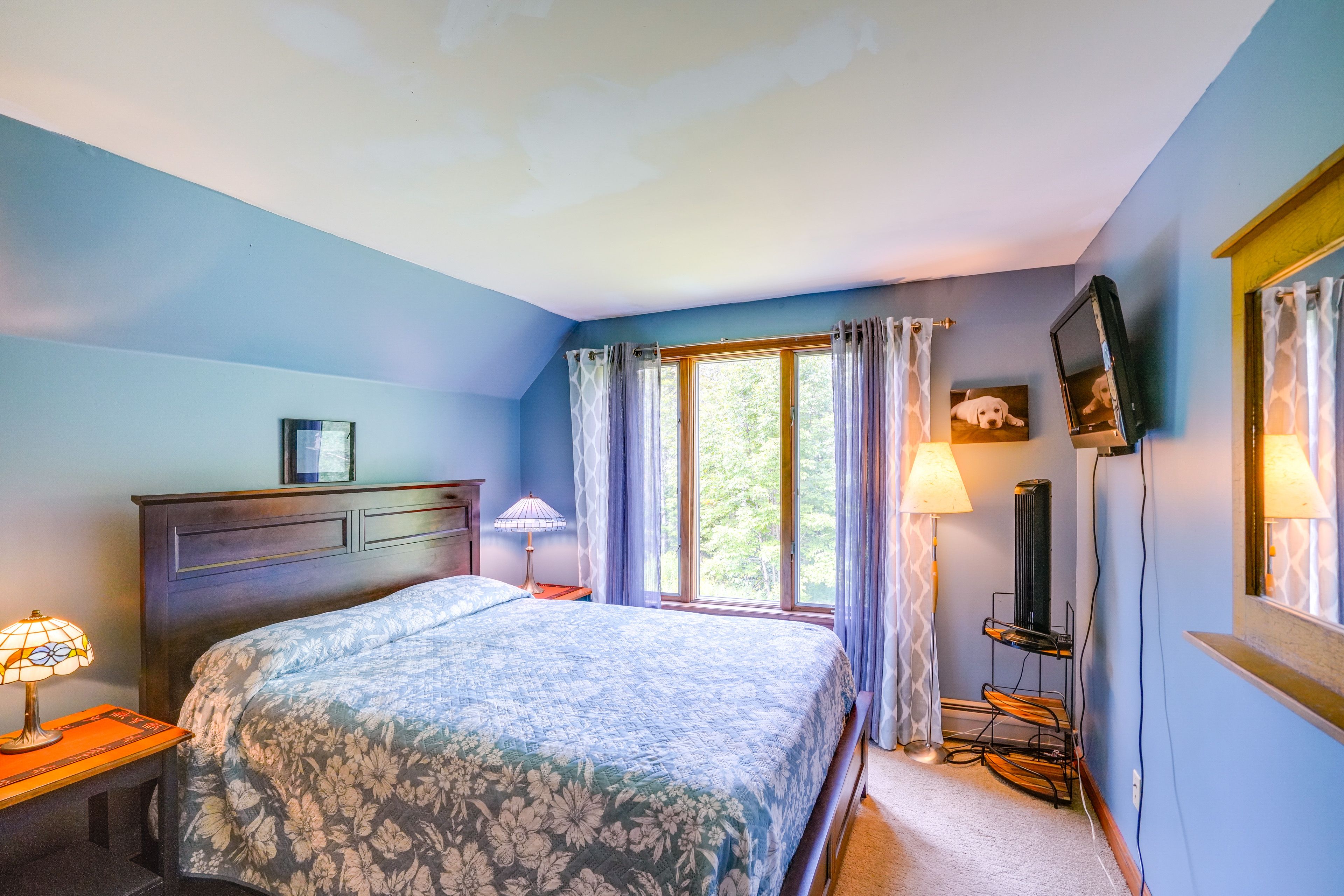 Bedroom 2 | Queen Bed | Upper Floor