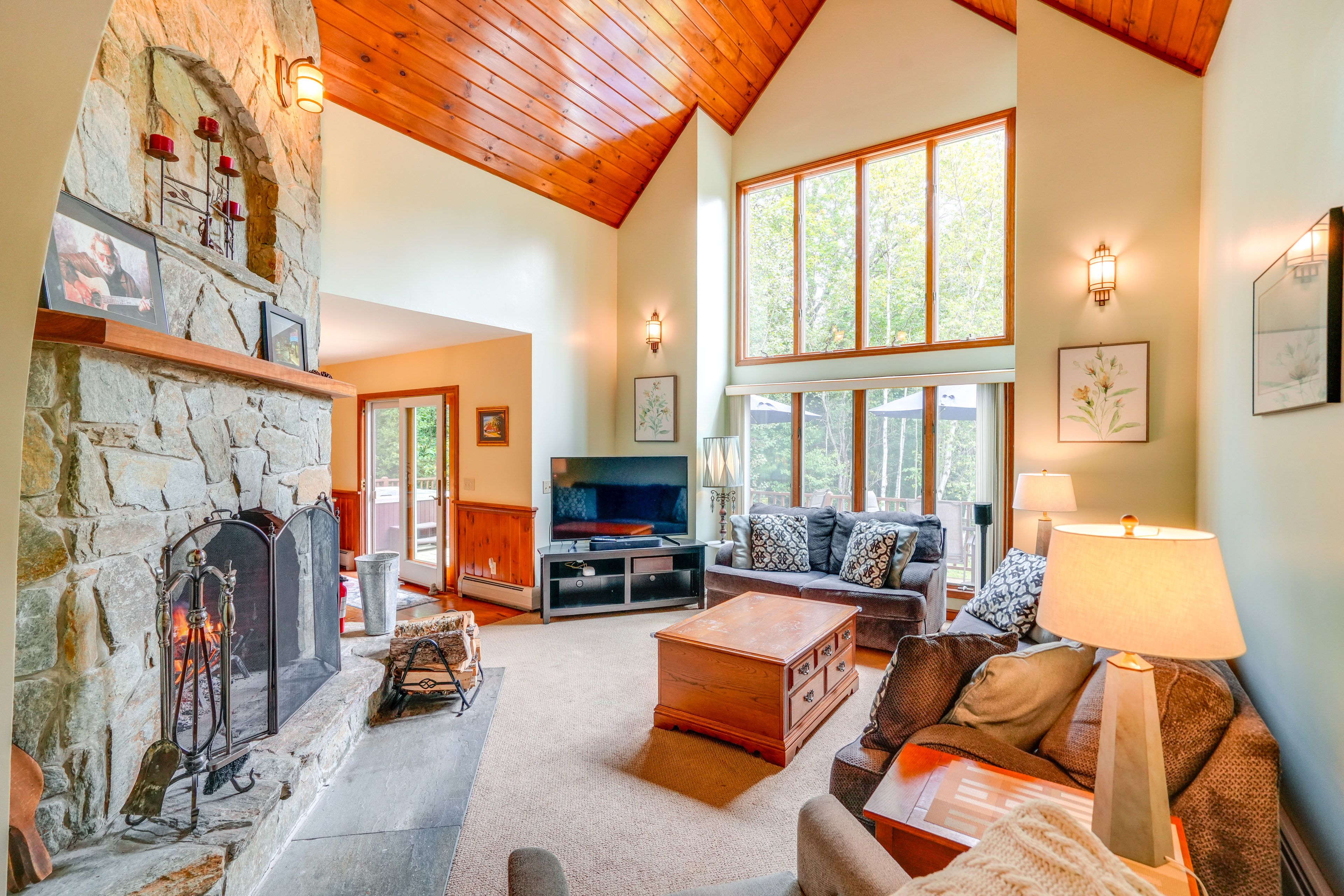Living Room | Free WiFi | Central Heating | Smart TV | Main Floor
