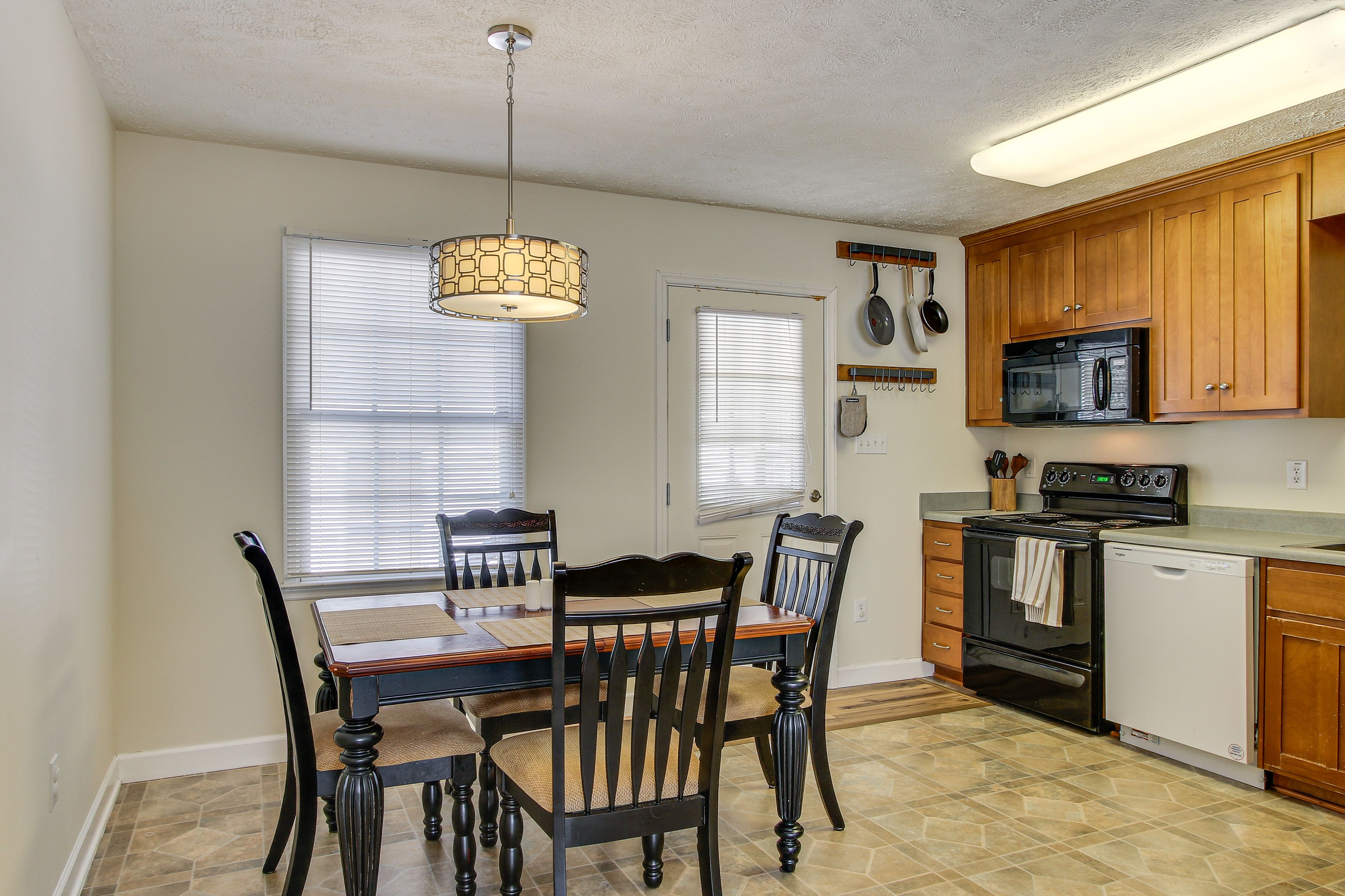 Kitchen | Stove/Oven | Microwave