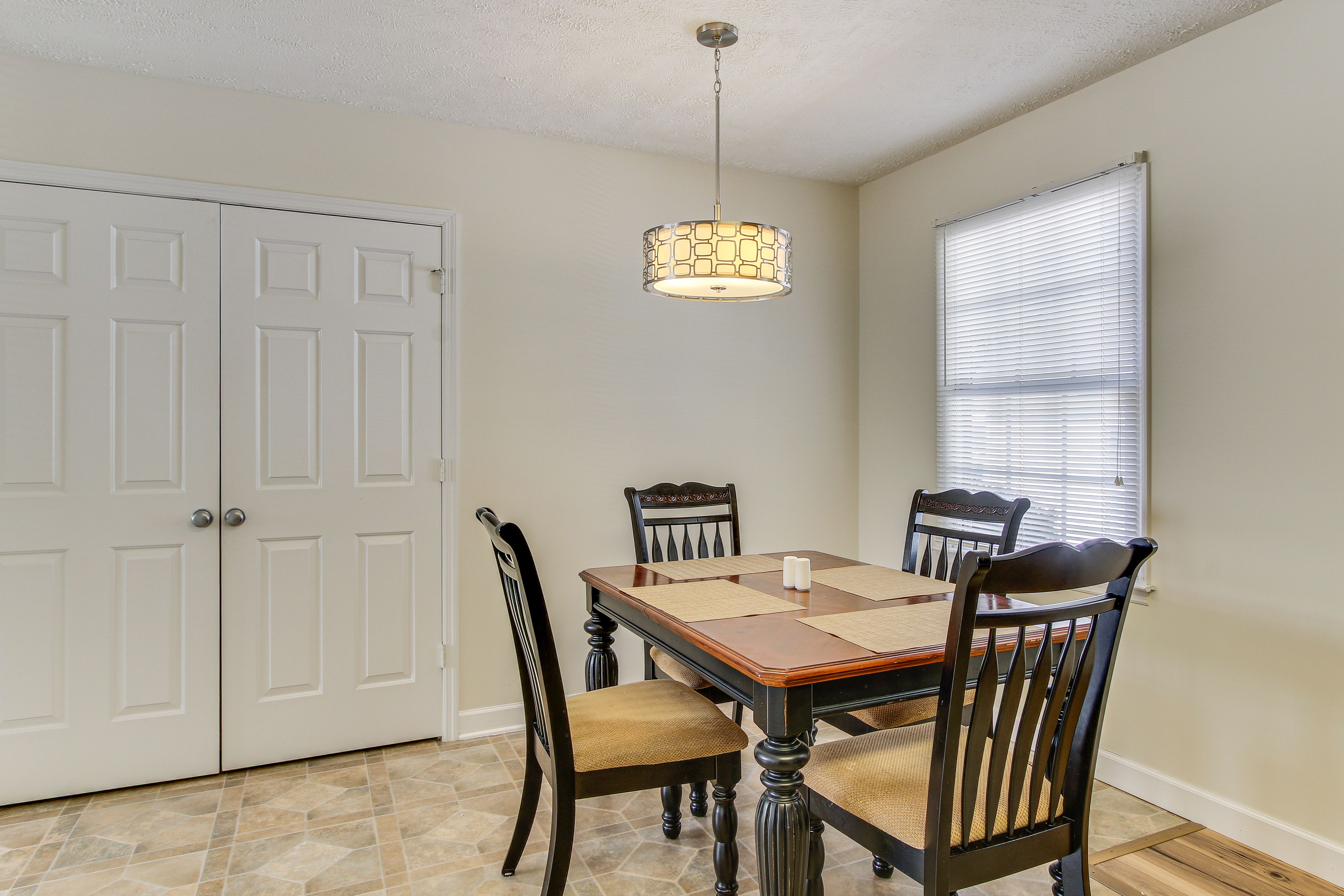 Dining Area | Dining Table | Dishware/Flatware