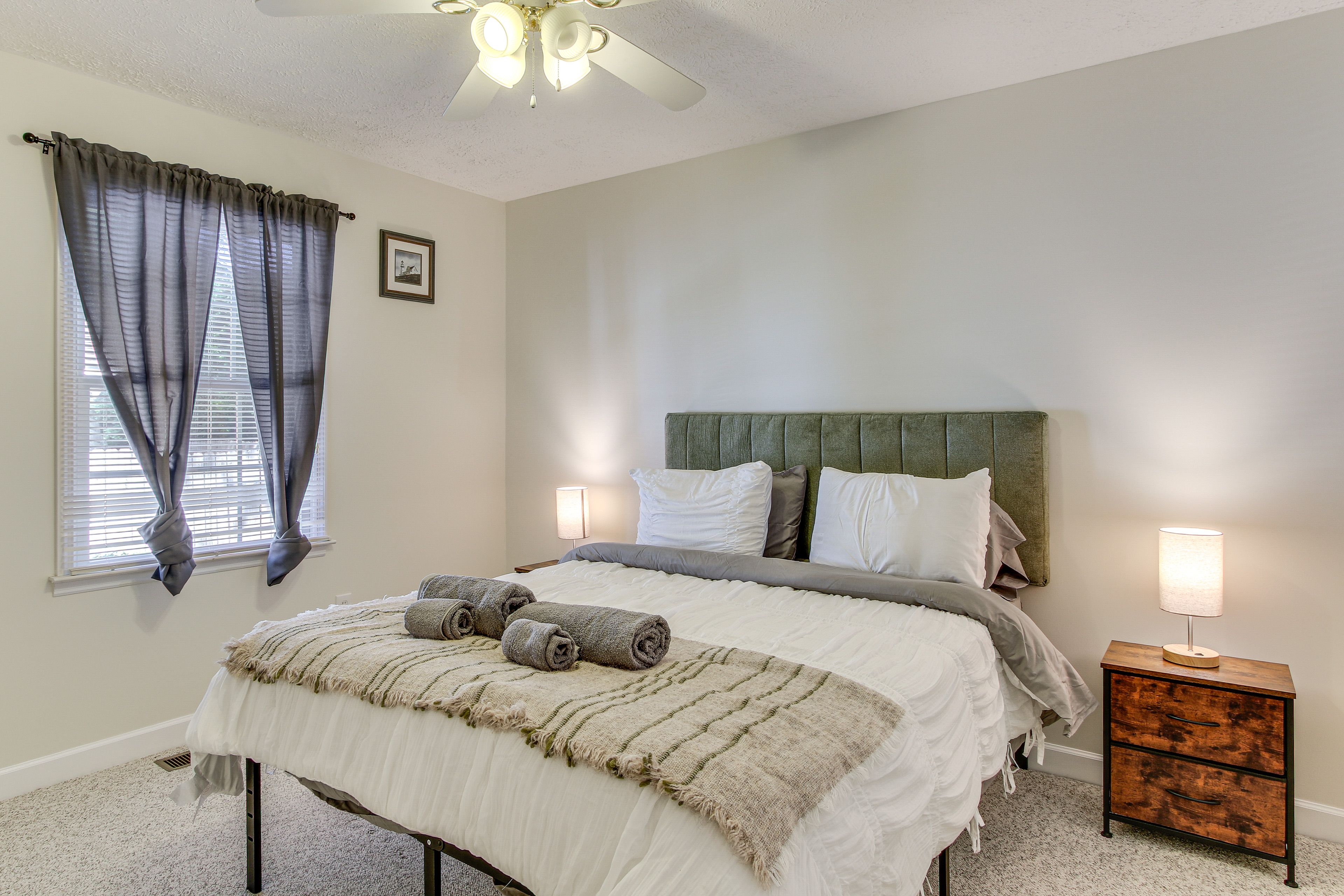 Bedroom 2 | Queen Bed