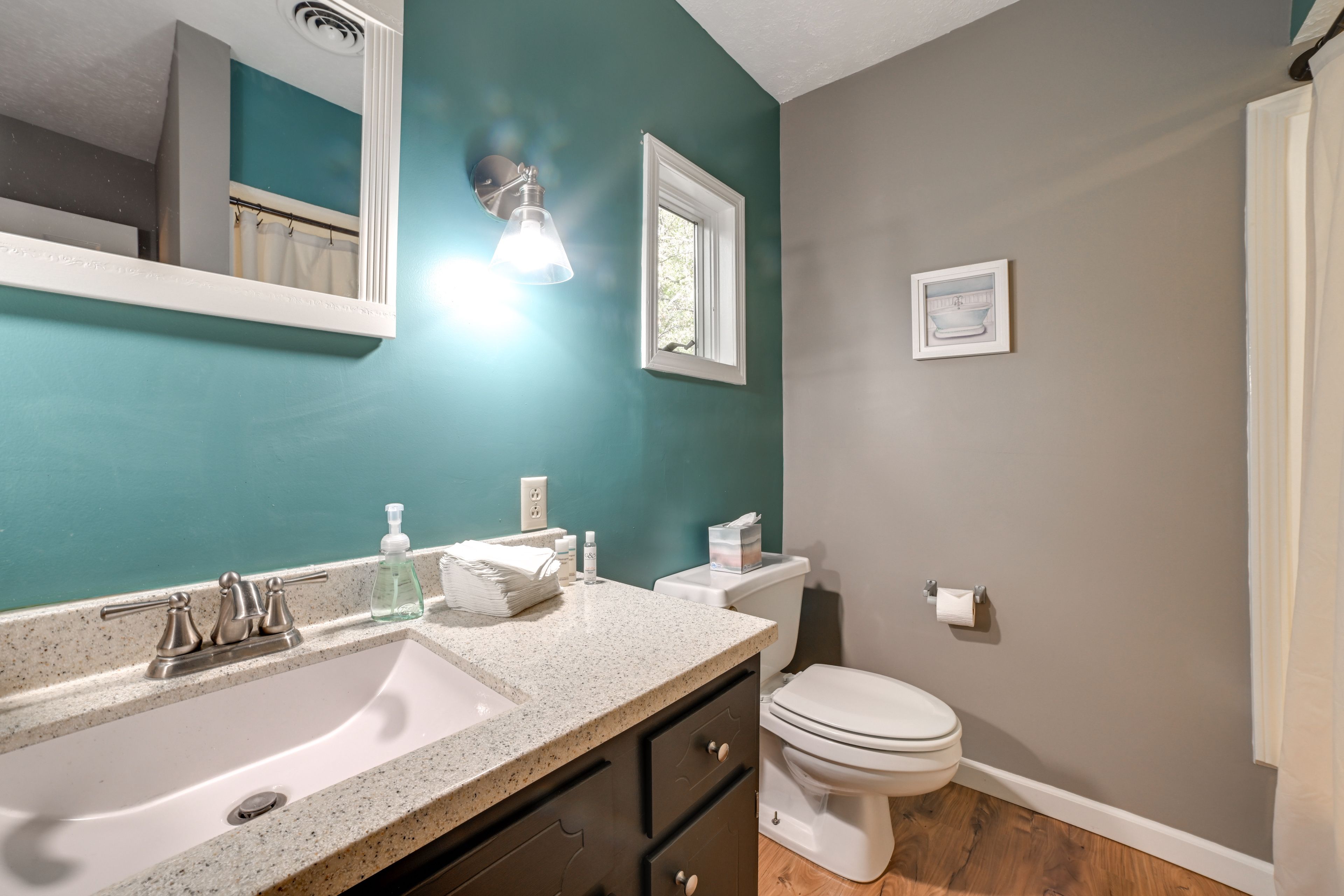 Full Bathroom | 3rd Floor