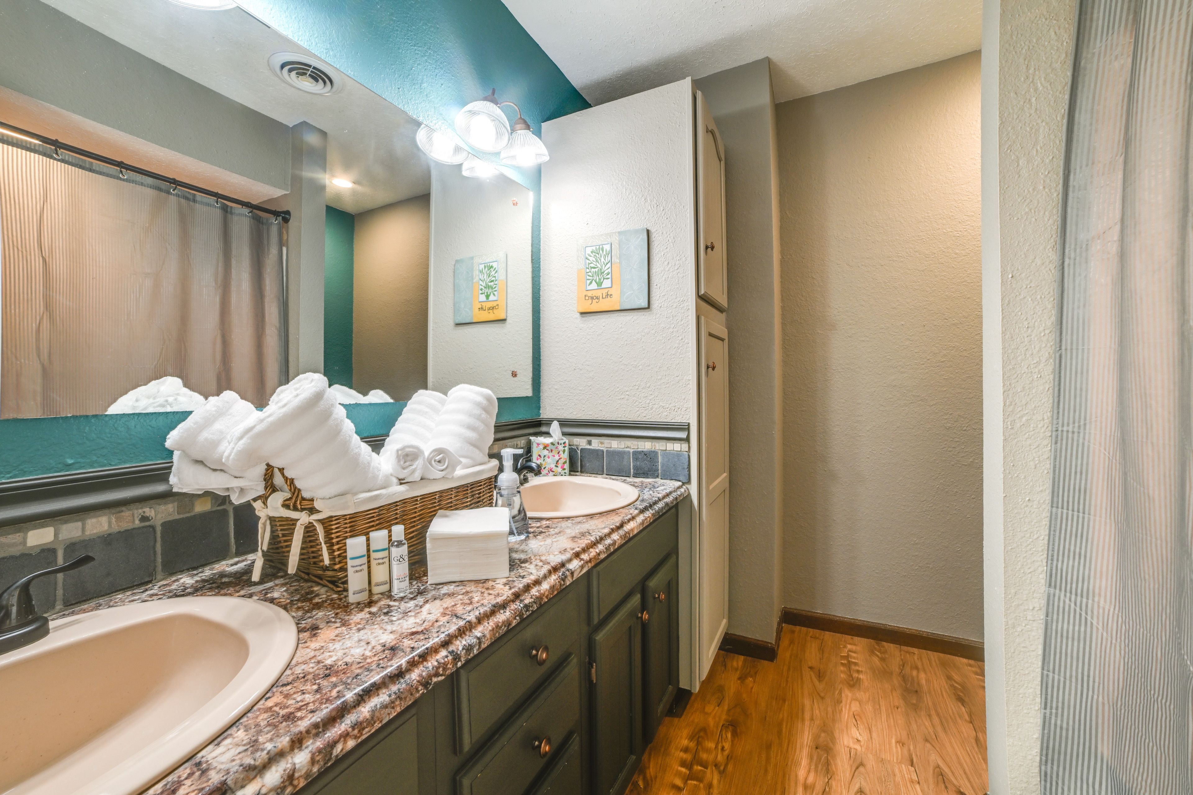 En-Suite Bathroom | 3rd Floor | Towels Provided