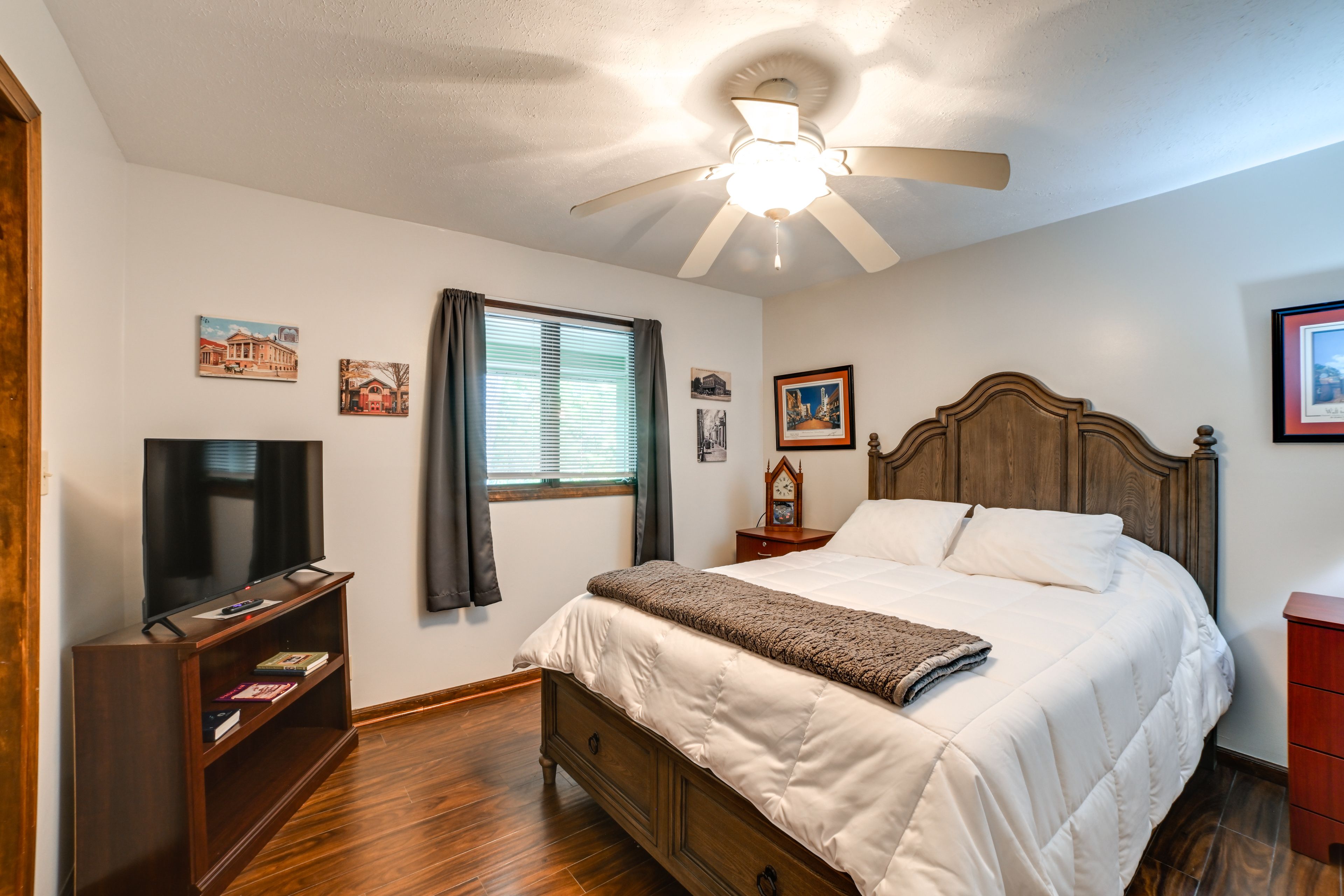 Bedroom 3 | 1st Floor | Queen Bed