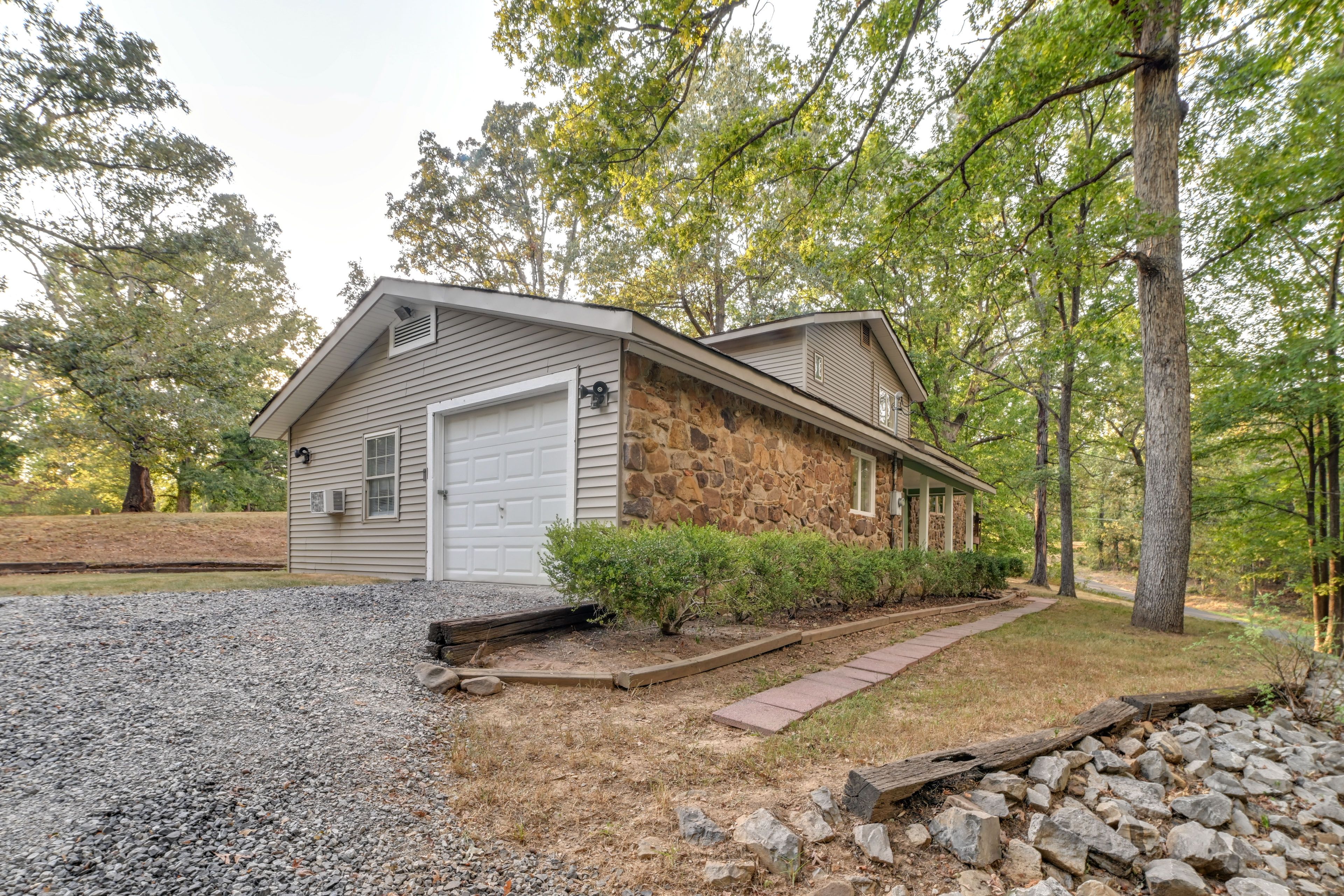 Parking | Driveway (8 Vehicles)