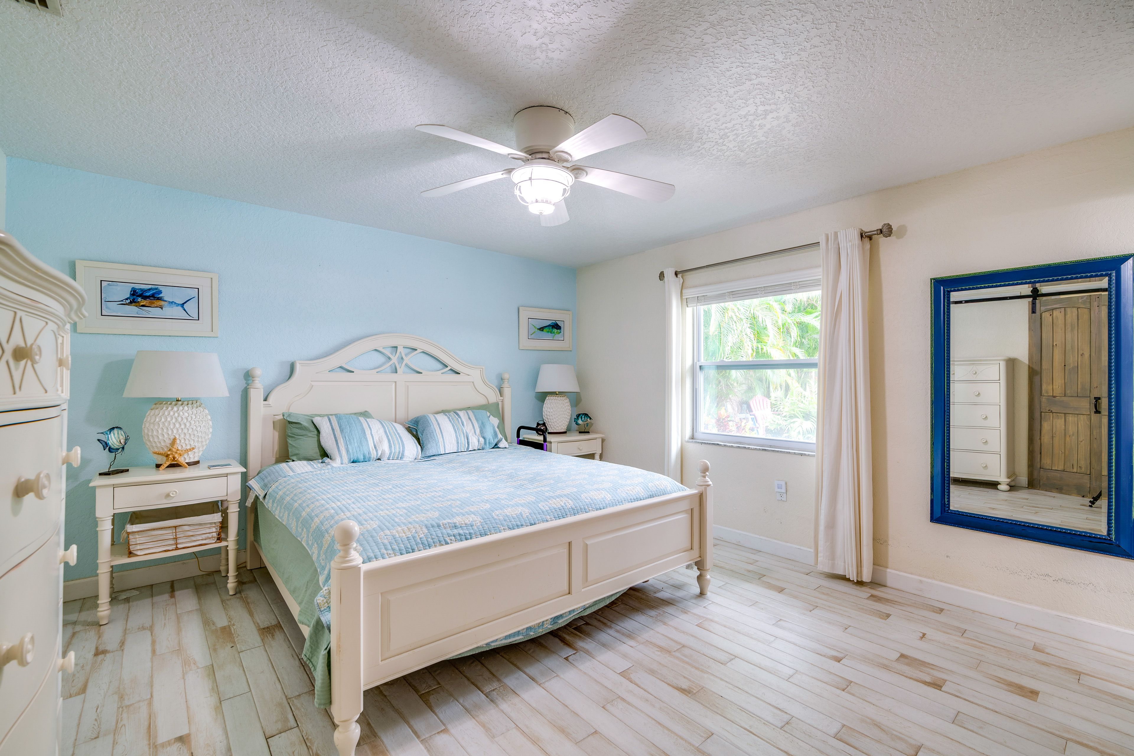 Bedroom 1 | Adjustable Split-King Bed