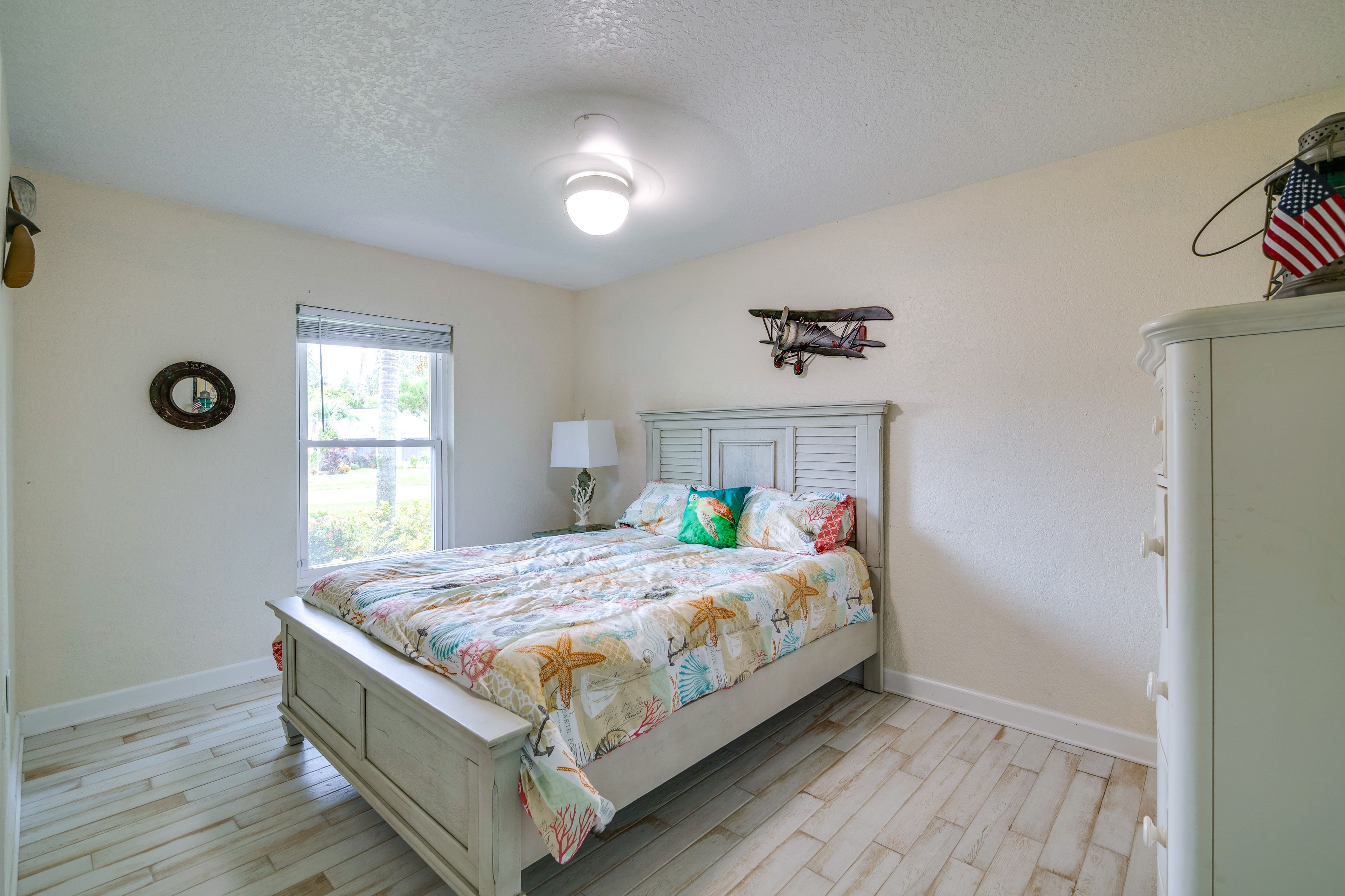 Bedroom 2 | Queen Bed