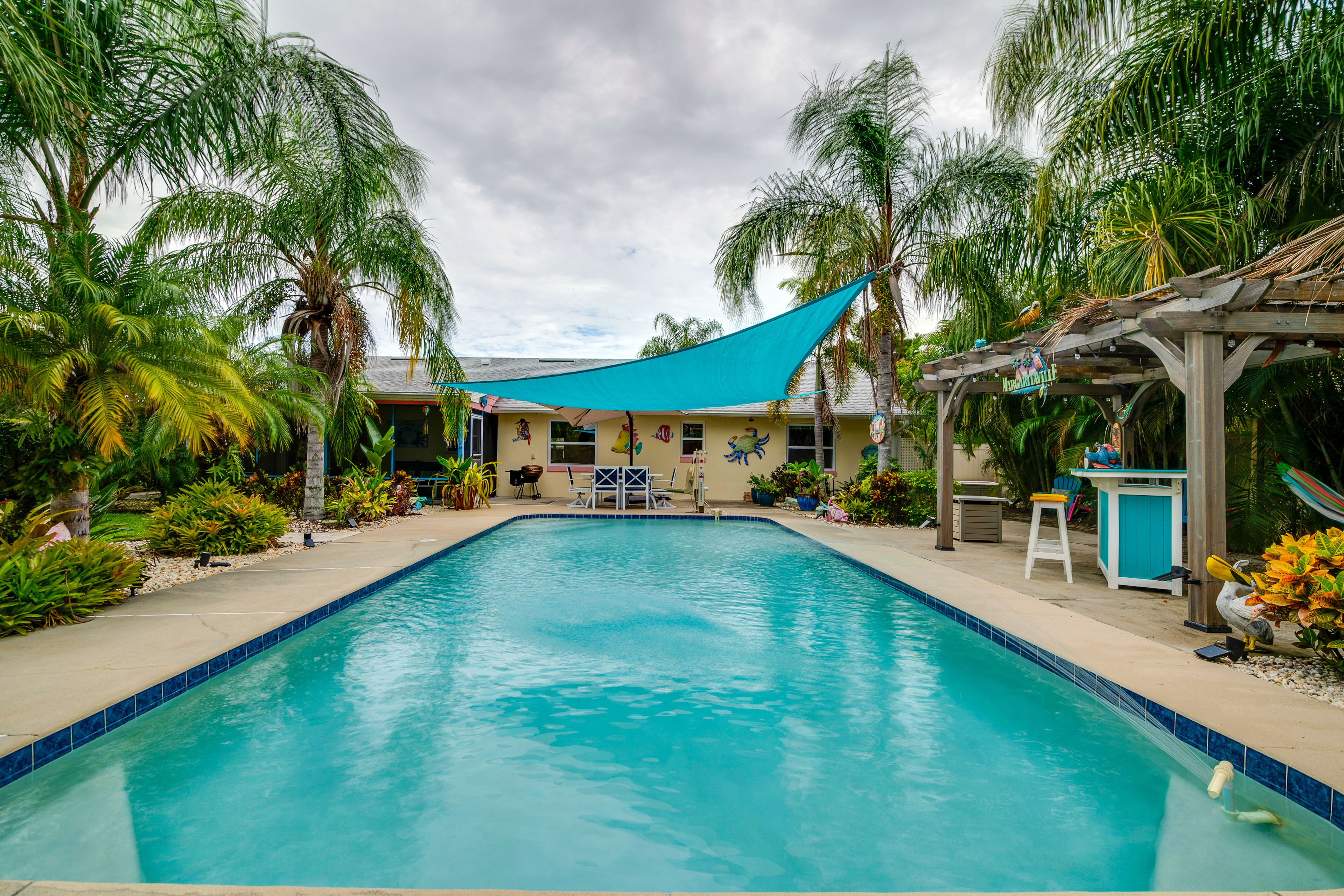 Tavares Vacation Rental | 3BR | 2BA | 1,505 Sq Ft | Step-Free Entry
